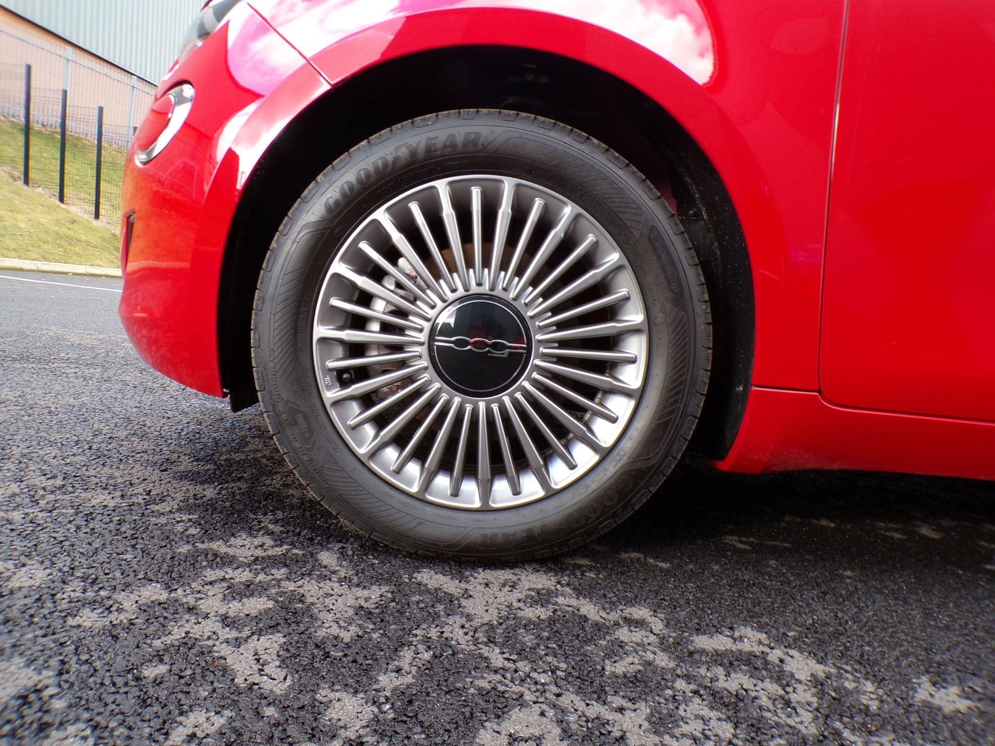 Fiat 500e C Image 11