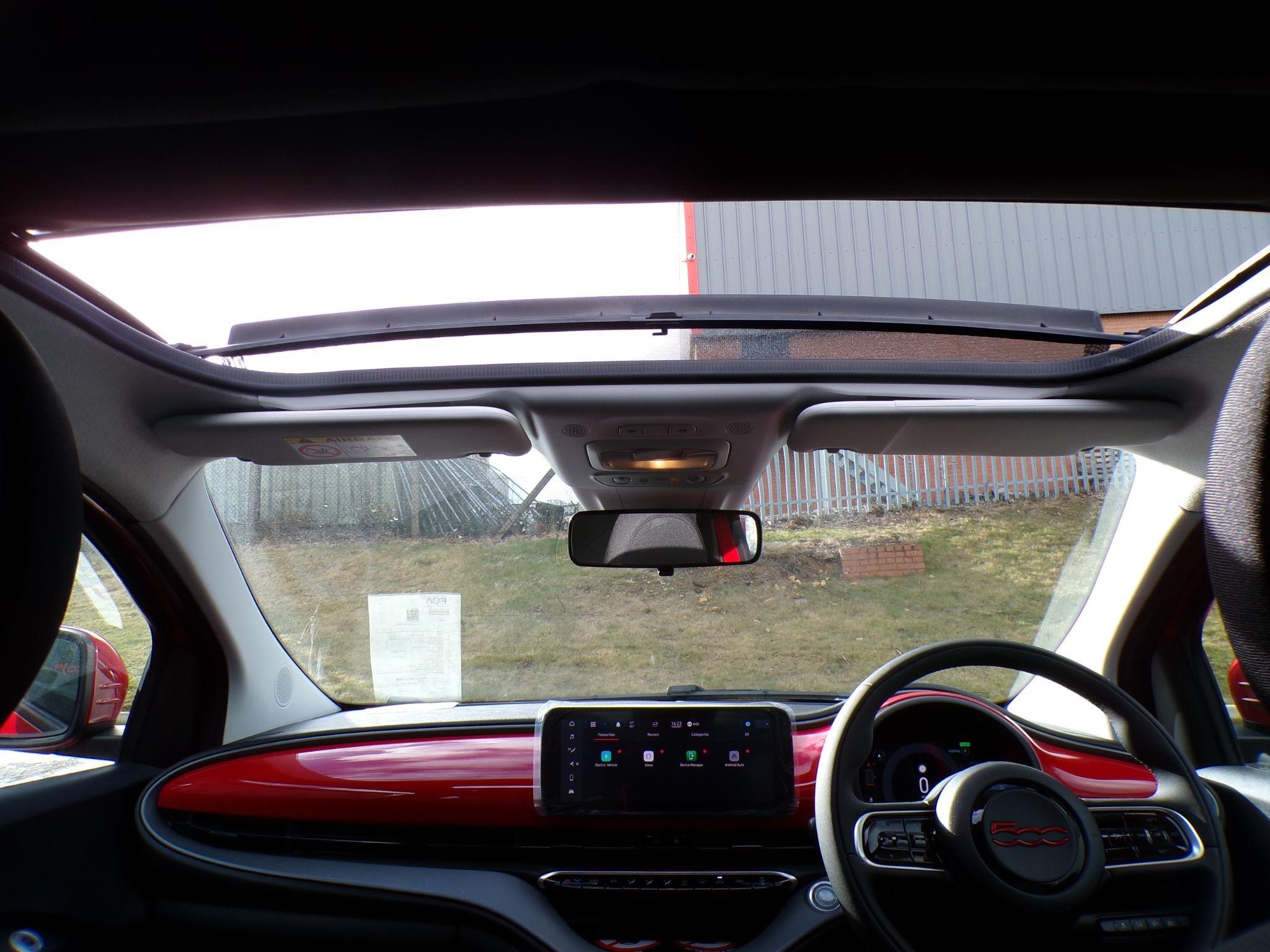 Fiat 500e C Image 18