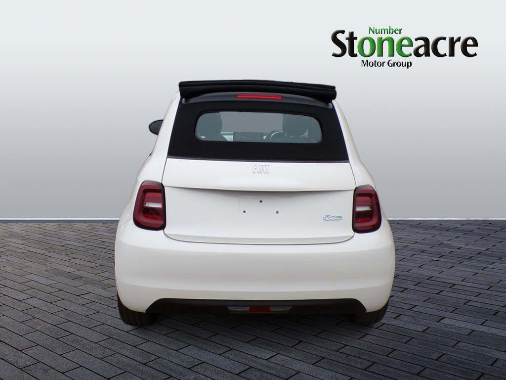 Abarth 500e Cabrio Image 8