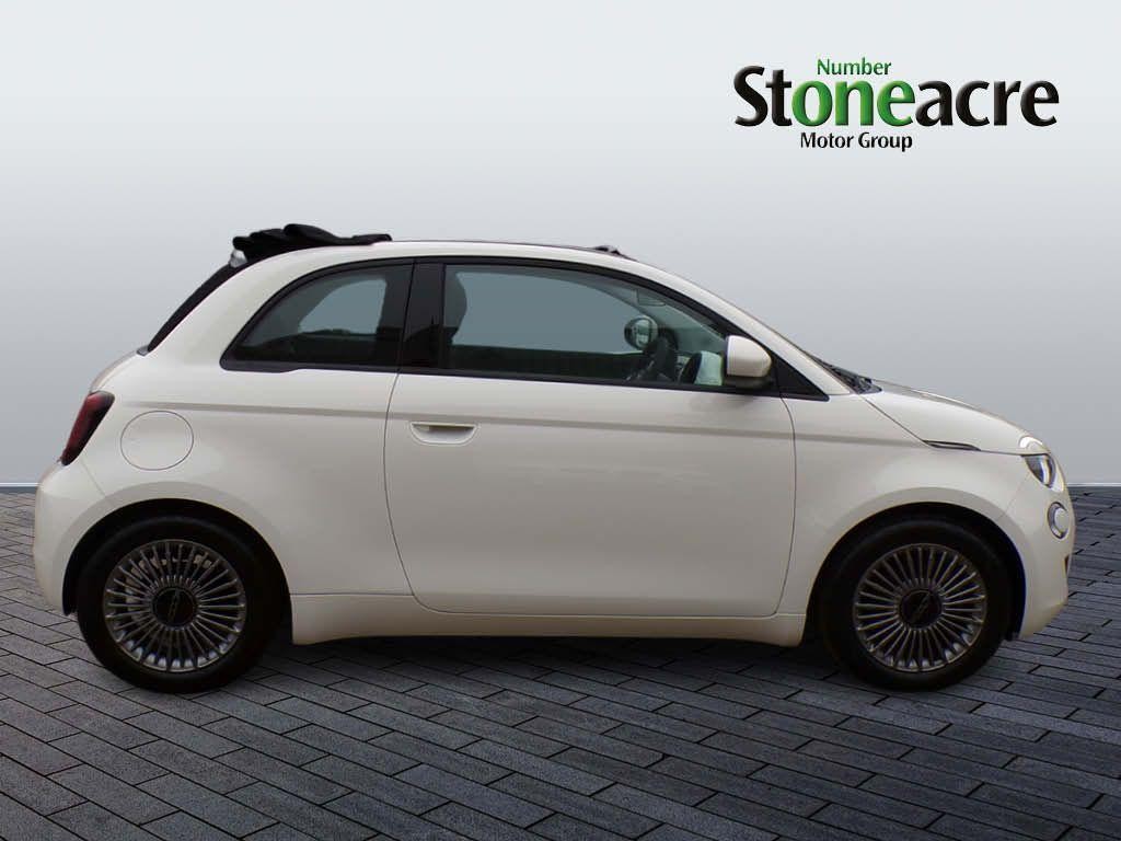 Abarth 500e Cabrio Image 9