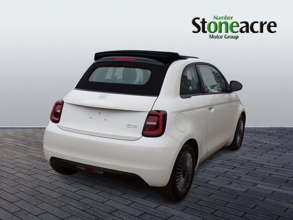Abarth 500e Cabrio Image 10