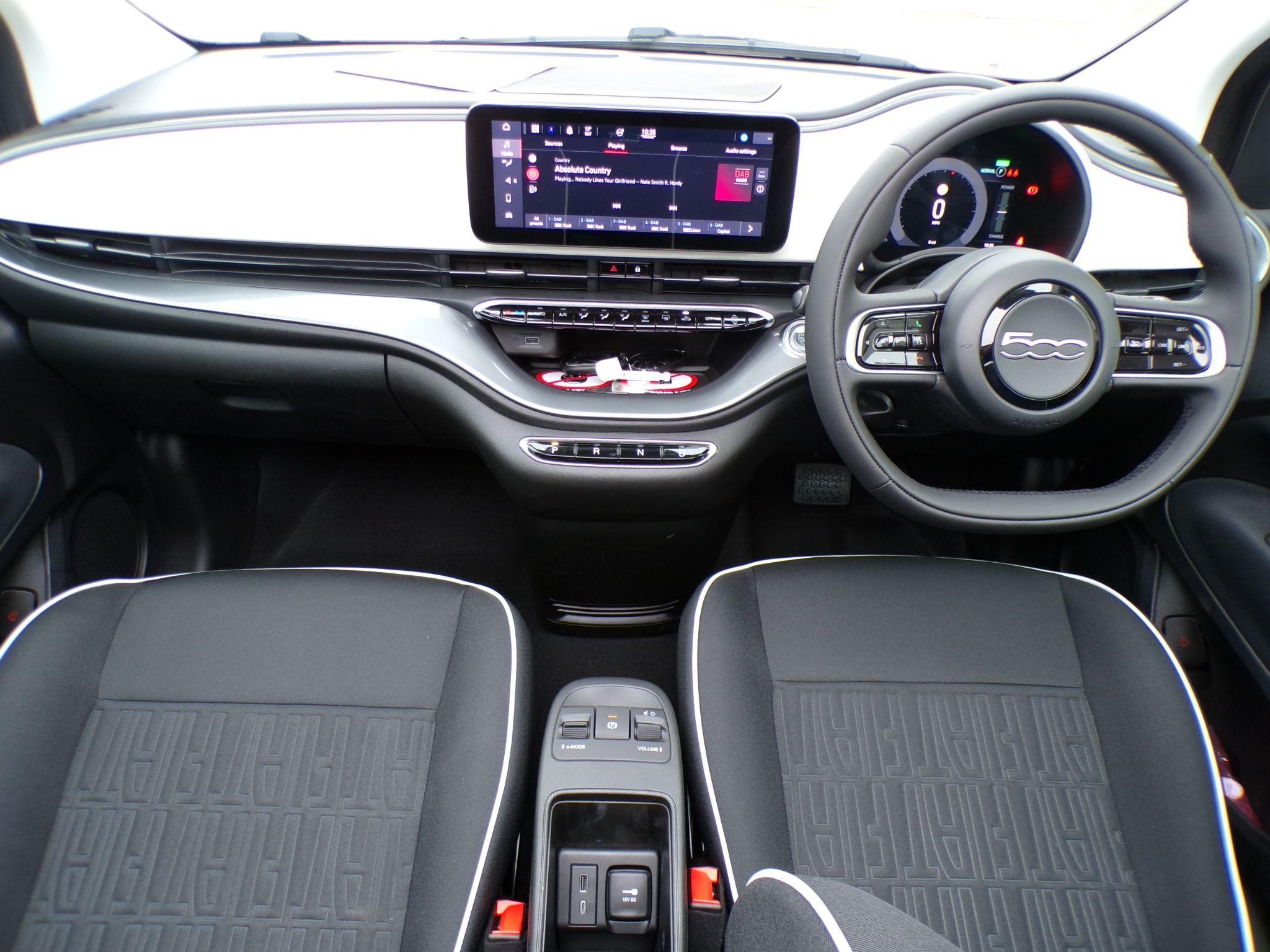 Abarth 500e Cabrio Image 13