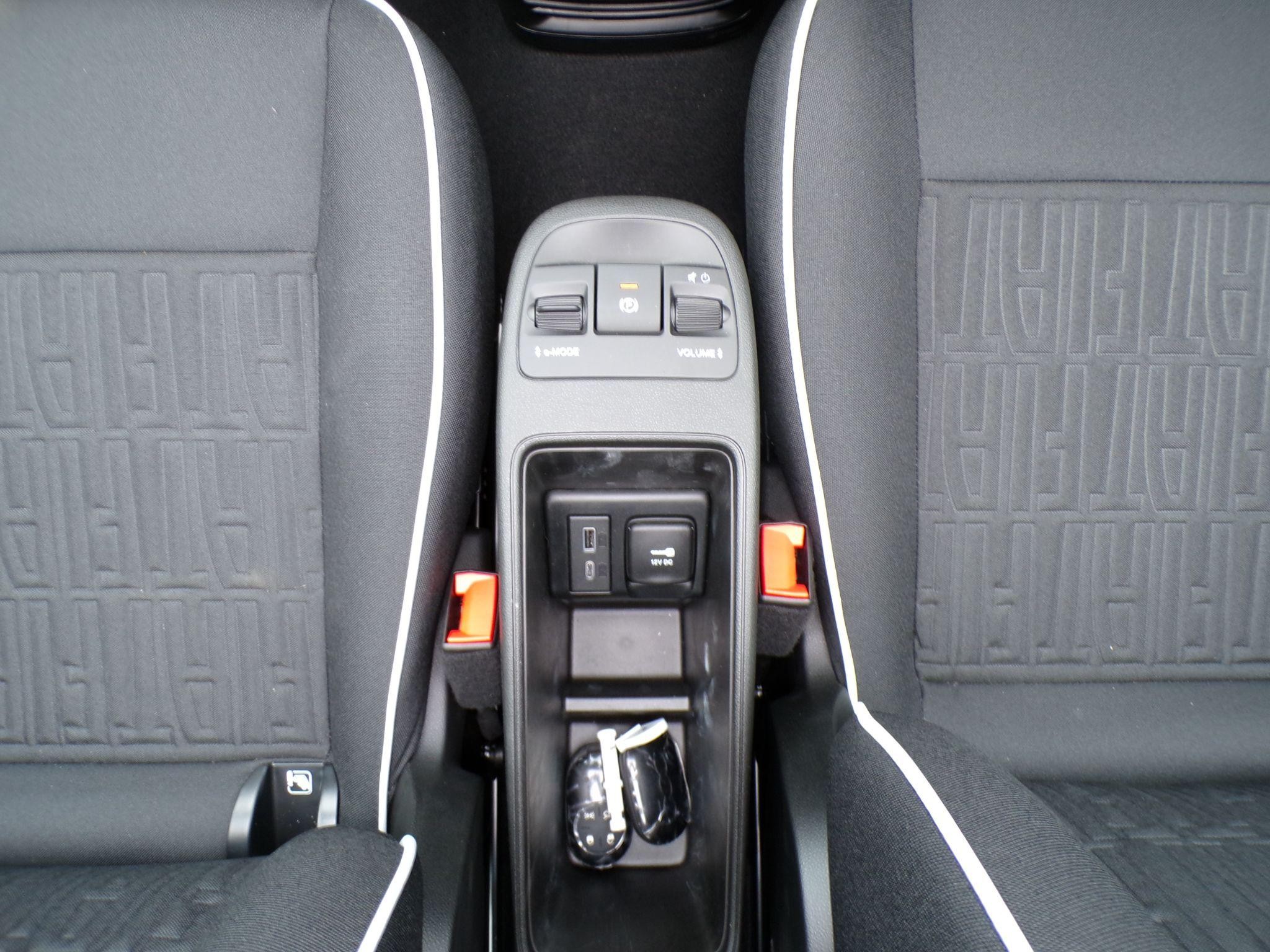 Abarth 500e Cabrio Image 24