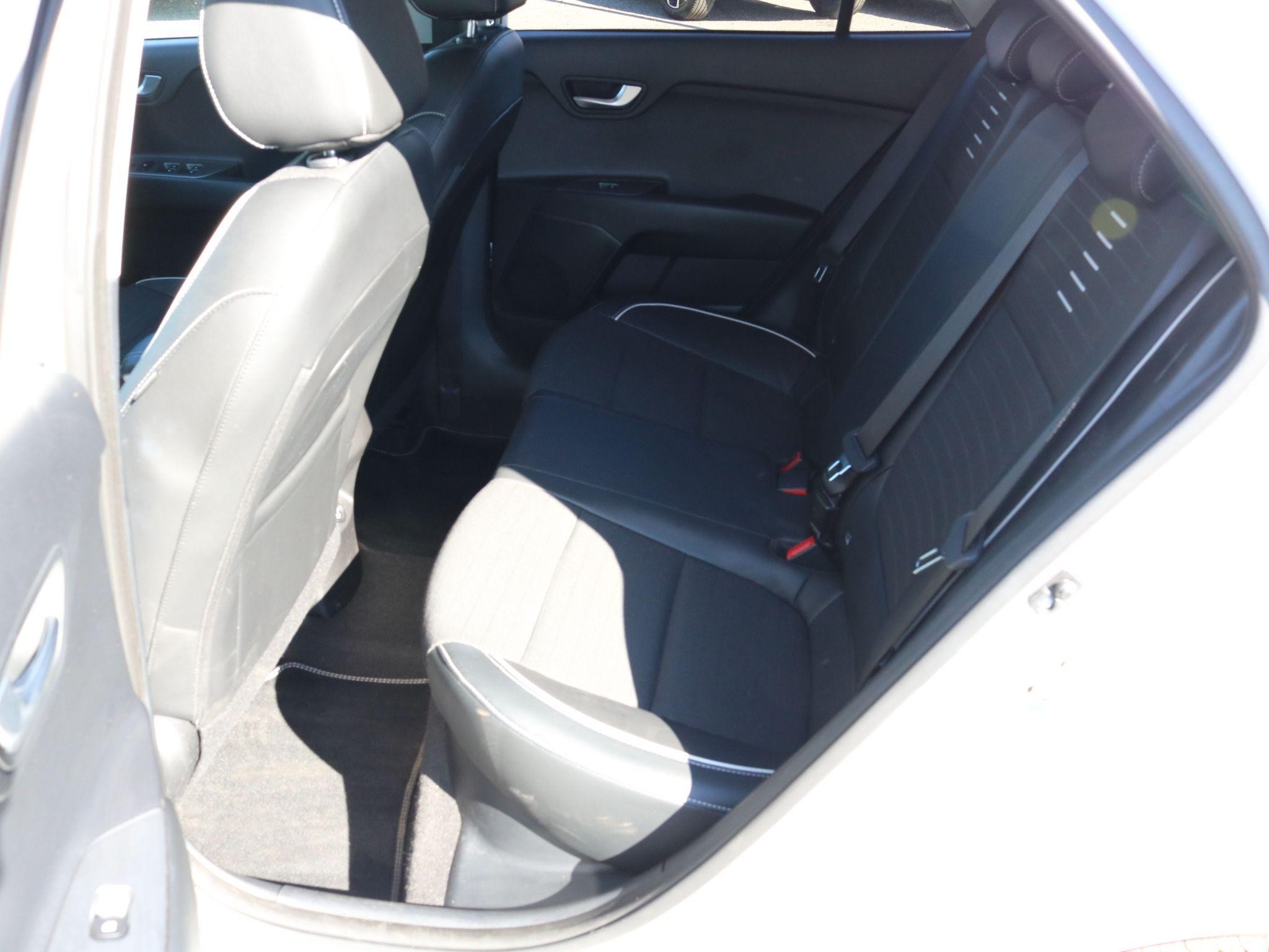 Kia Rio Image 24