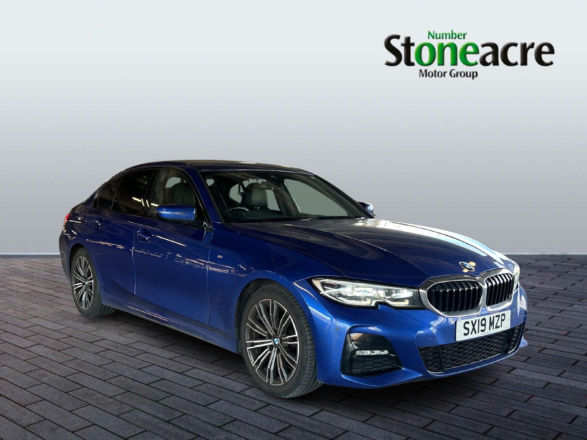 BMW 3 Series Image 1