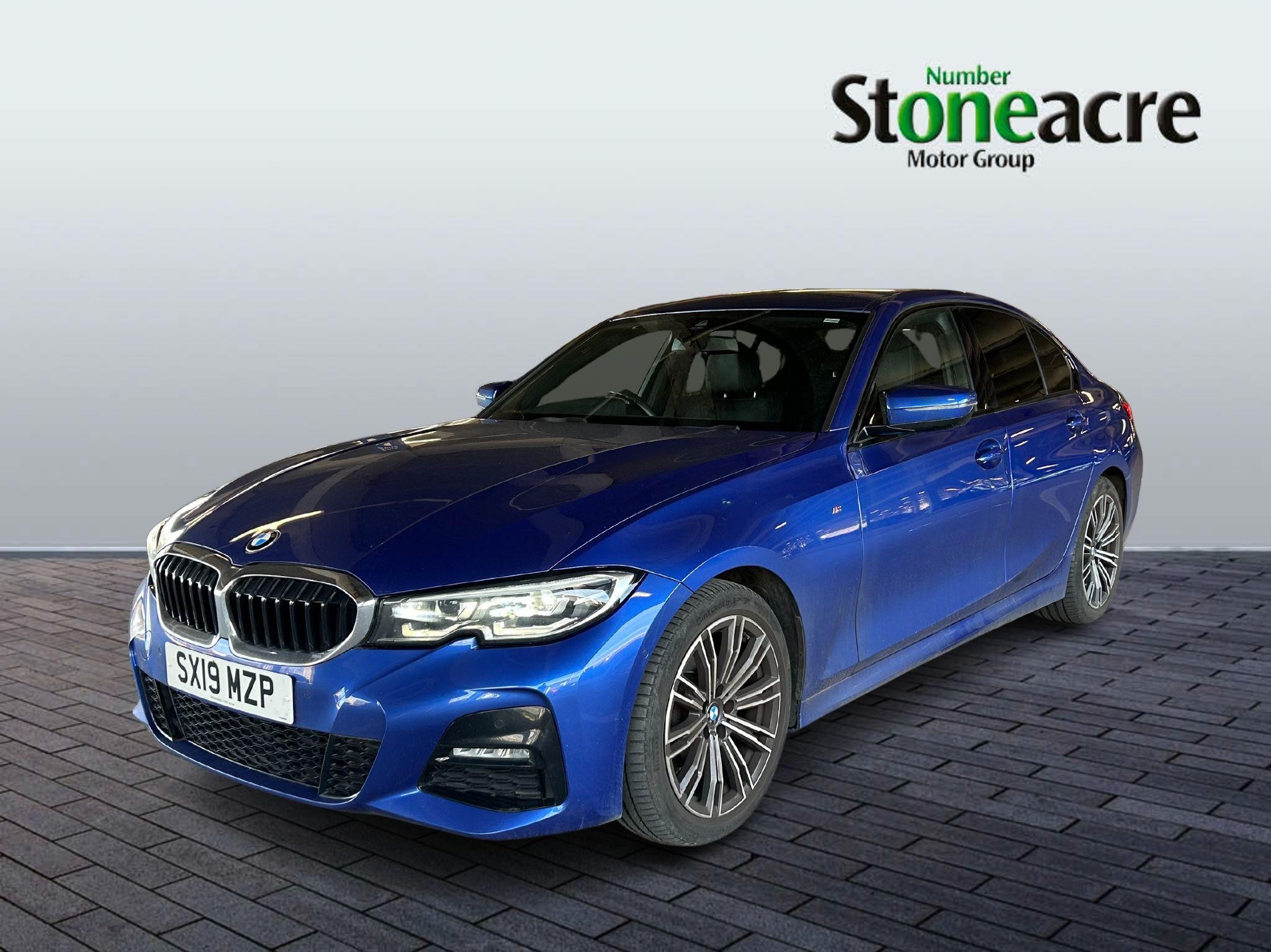 BMW 3 Series Image 3