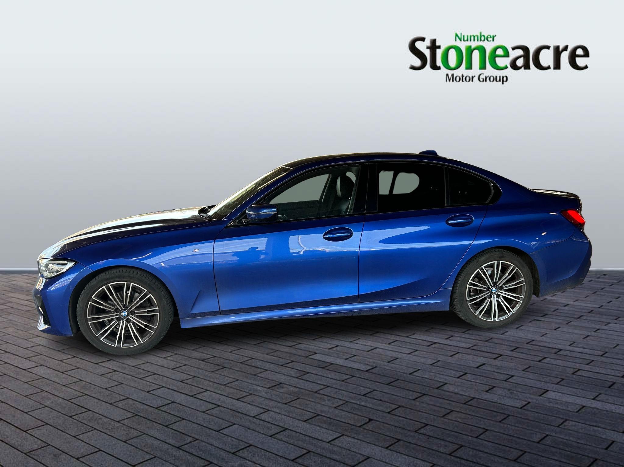 BMW 3 Series Image 4