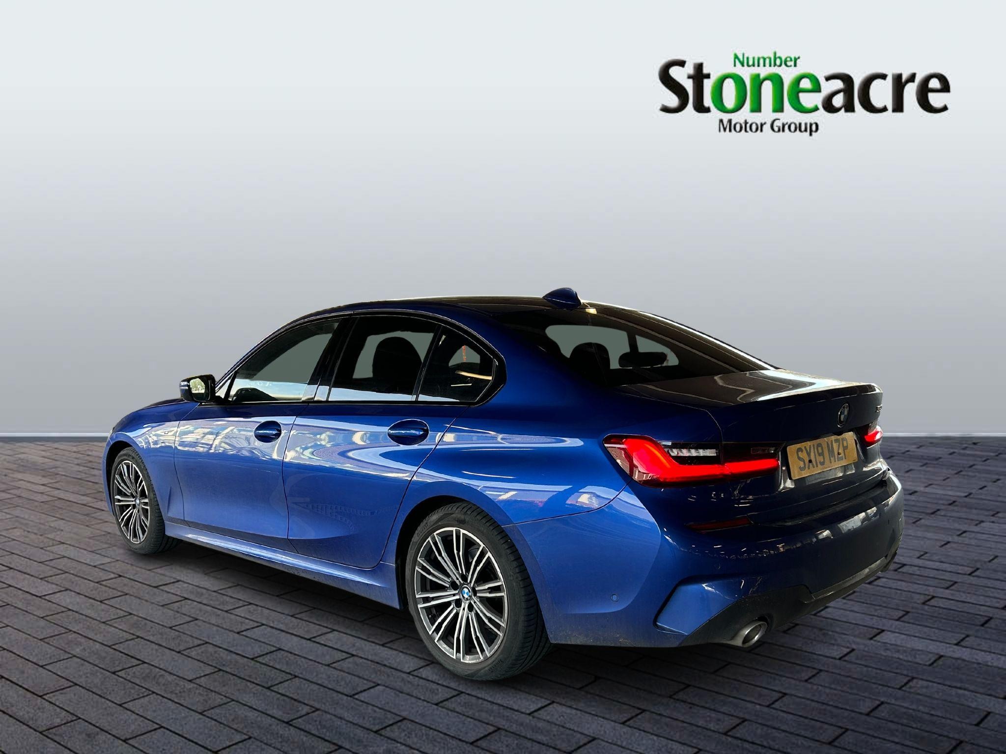 BMW 3 Series Image 5