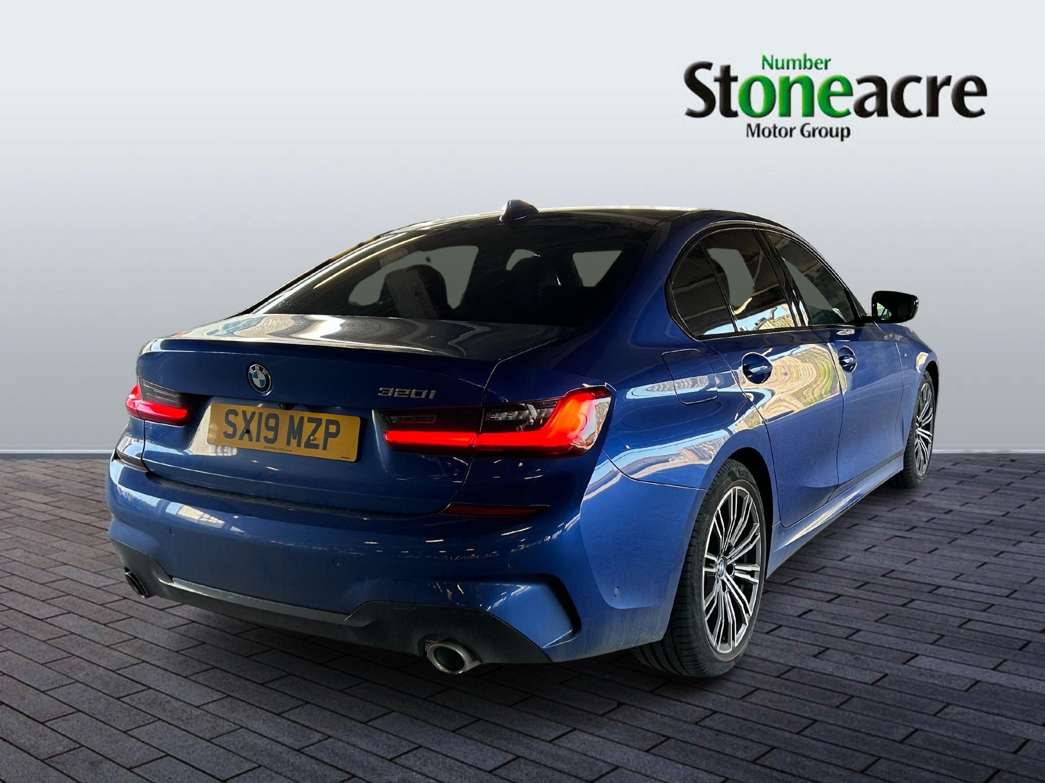 BMW 3 Series Image 7