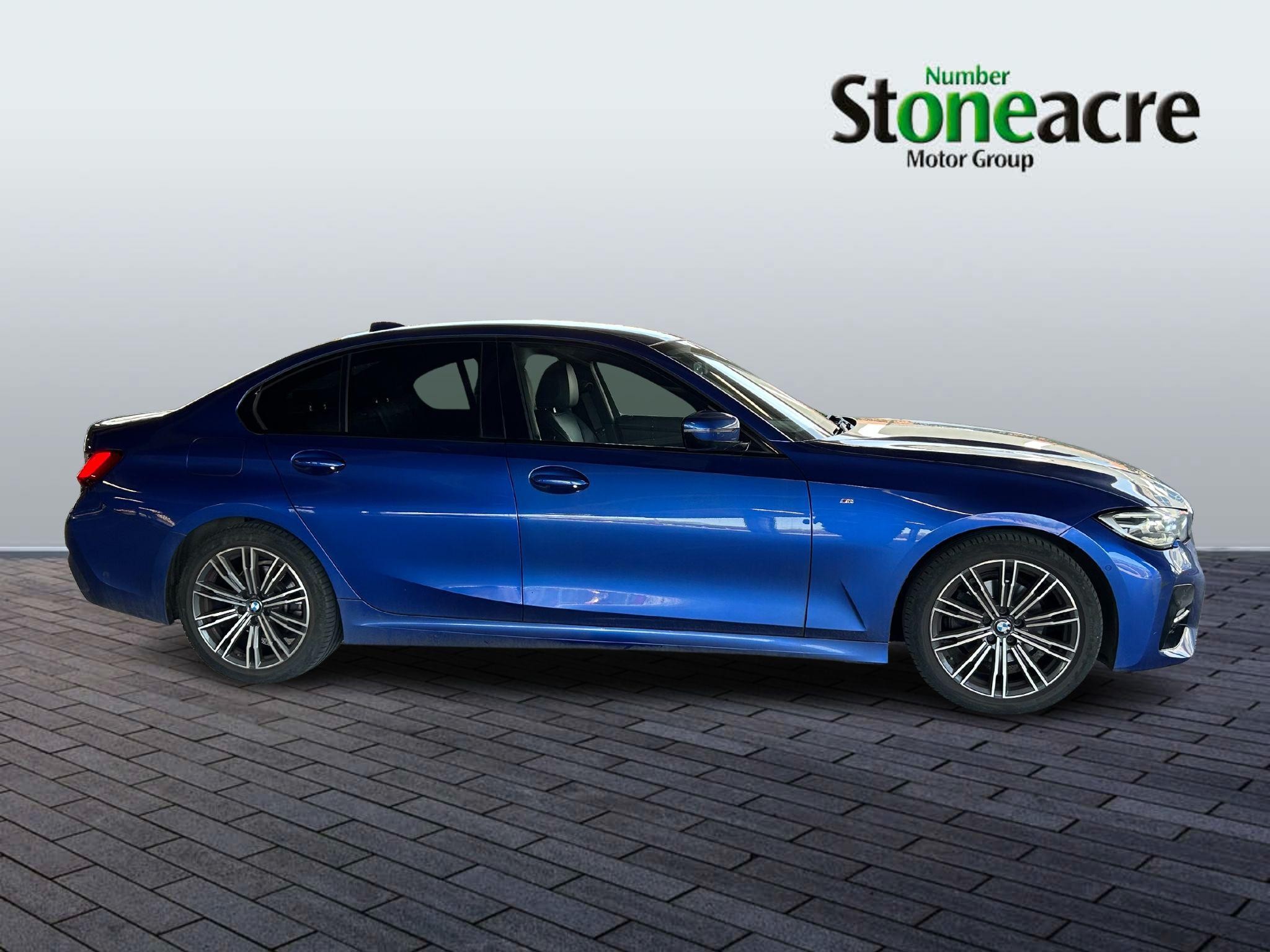 BMW 3 Series Image 8
