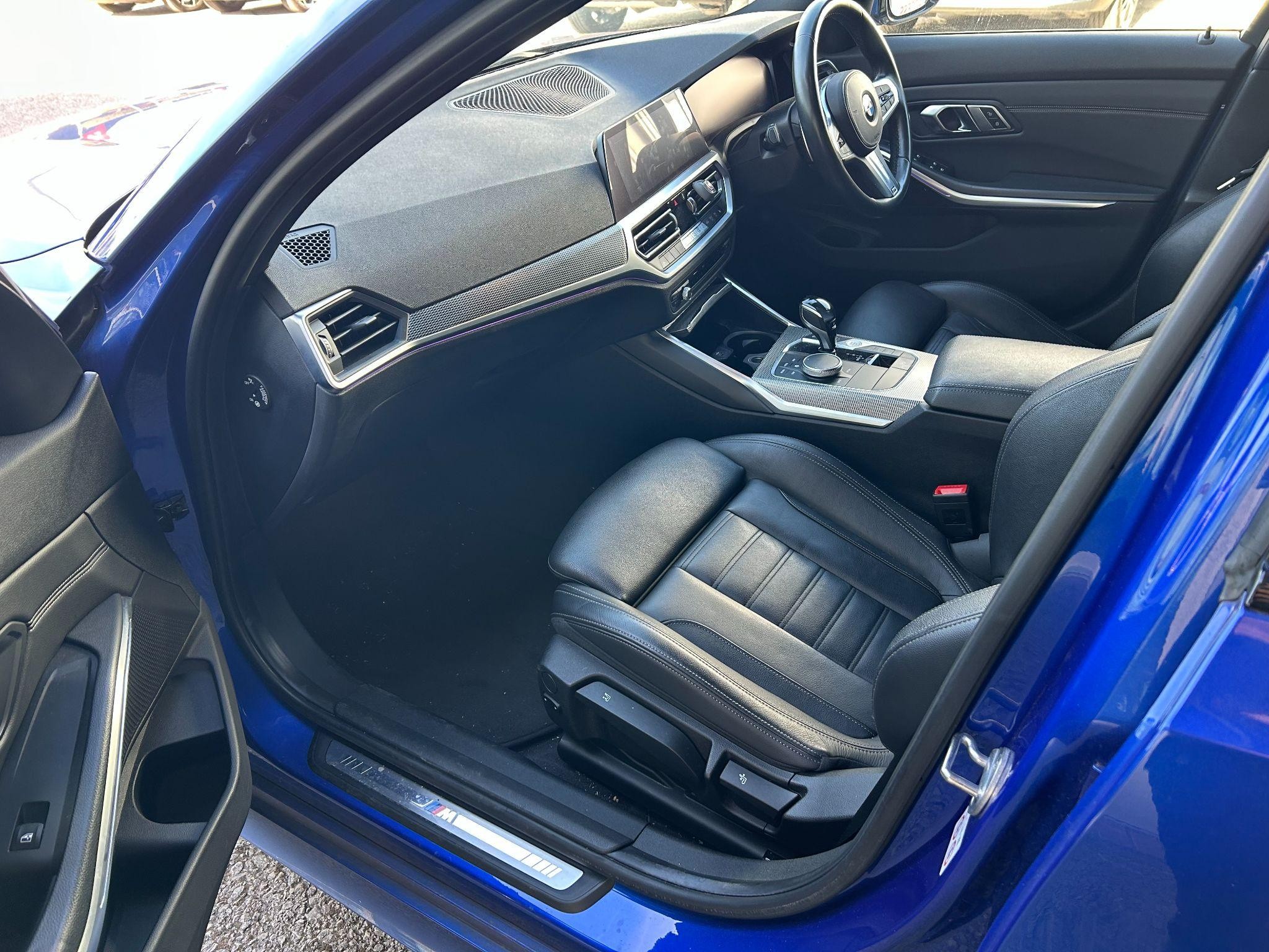 BMW 3 Series Image 12