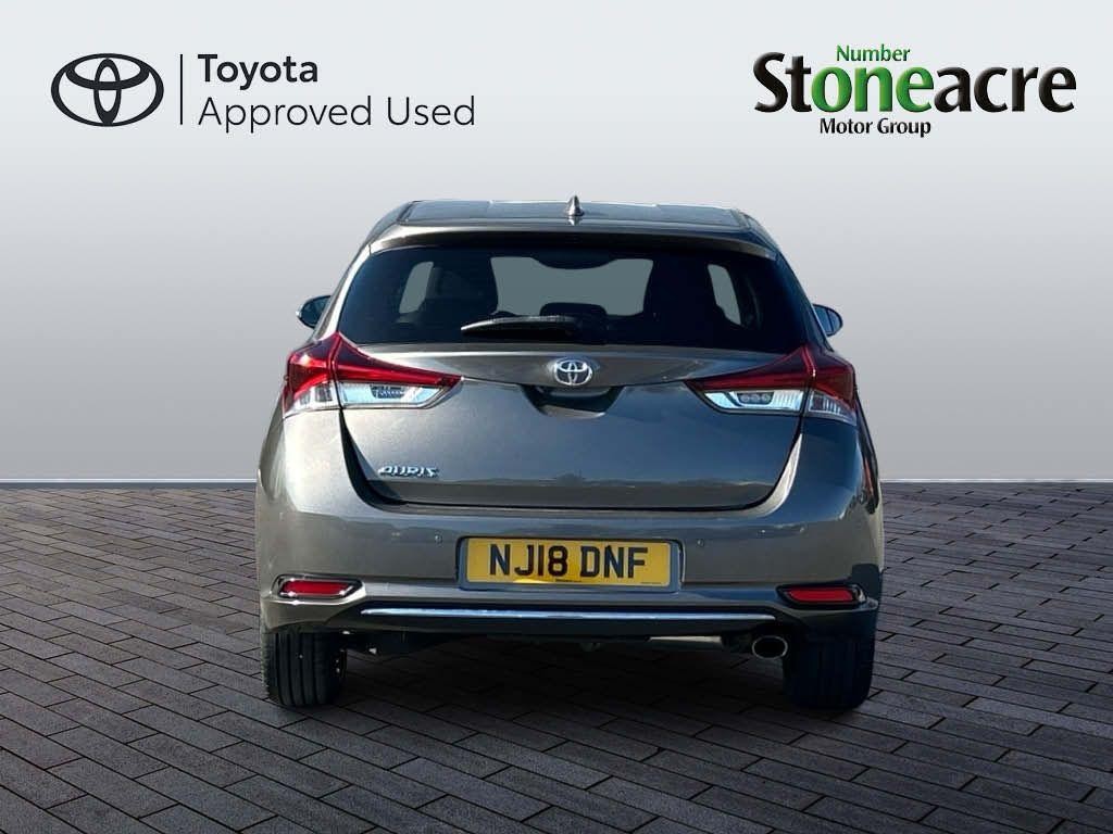 Toyota Auris Image 6