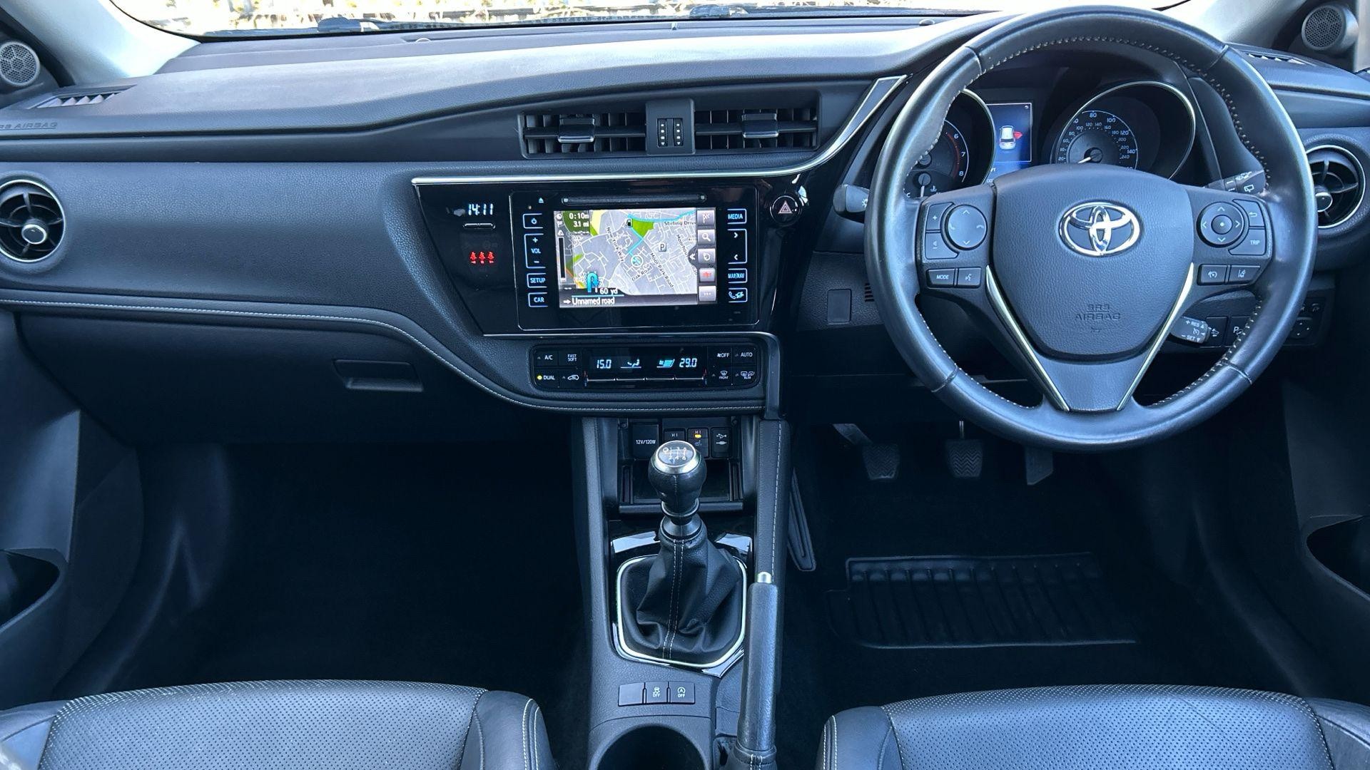 Toyota Auris Image 11