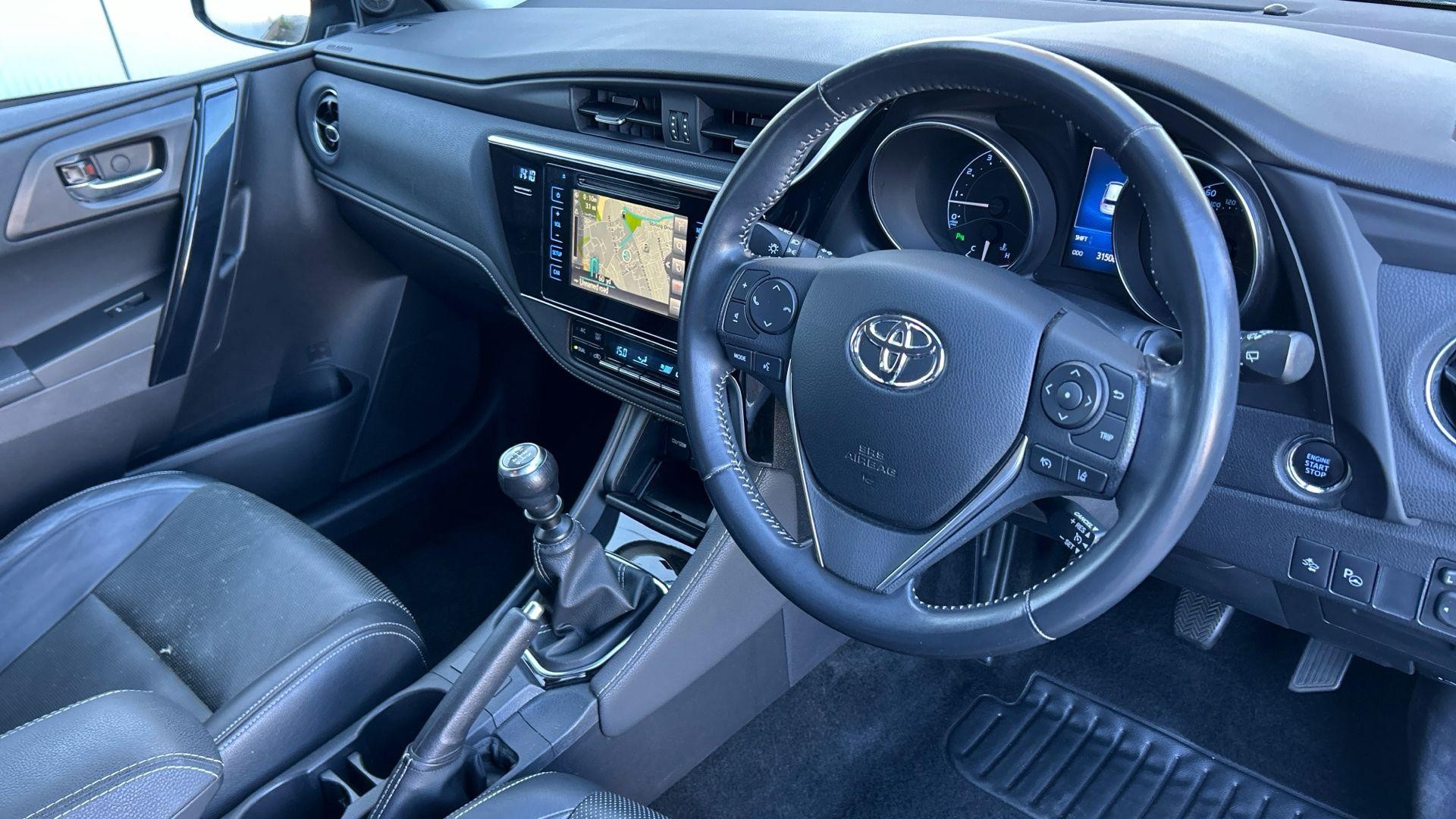 Toyota Auris Image 12