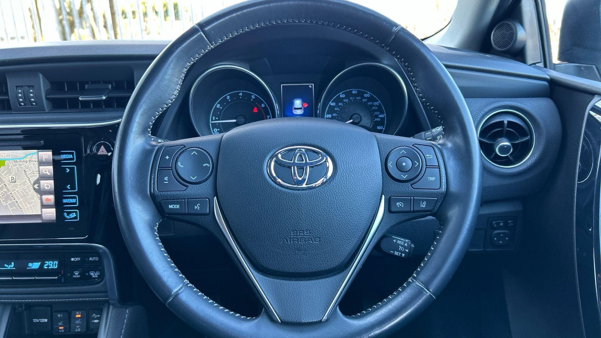 Toyota Auris Image 14