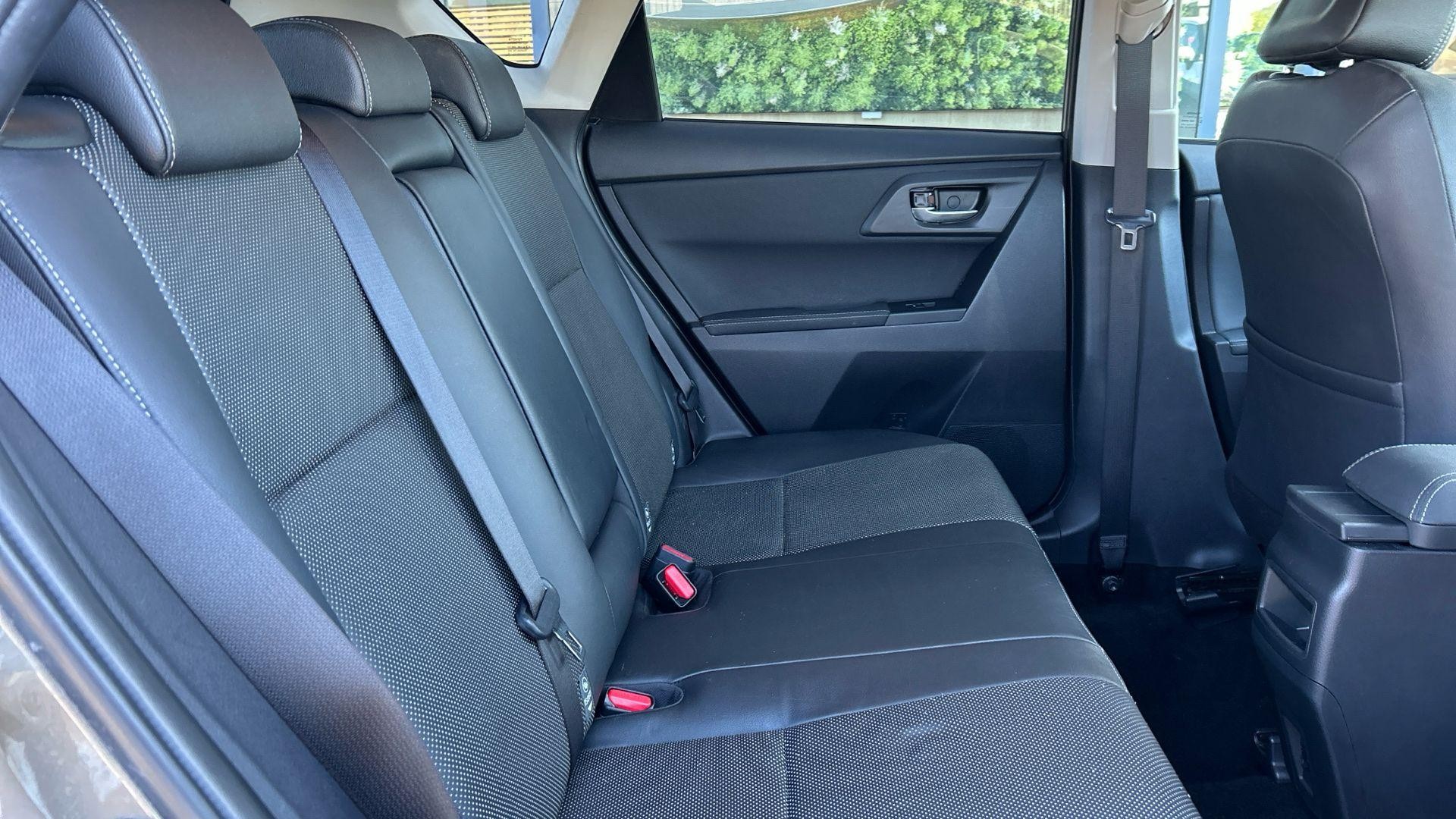 Toyota Auris Image 18