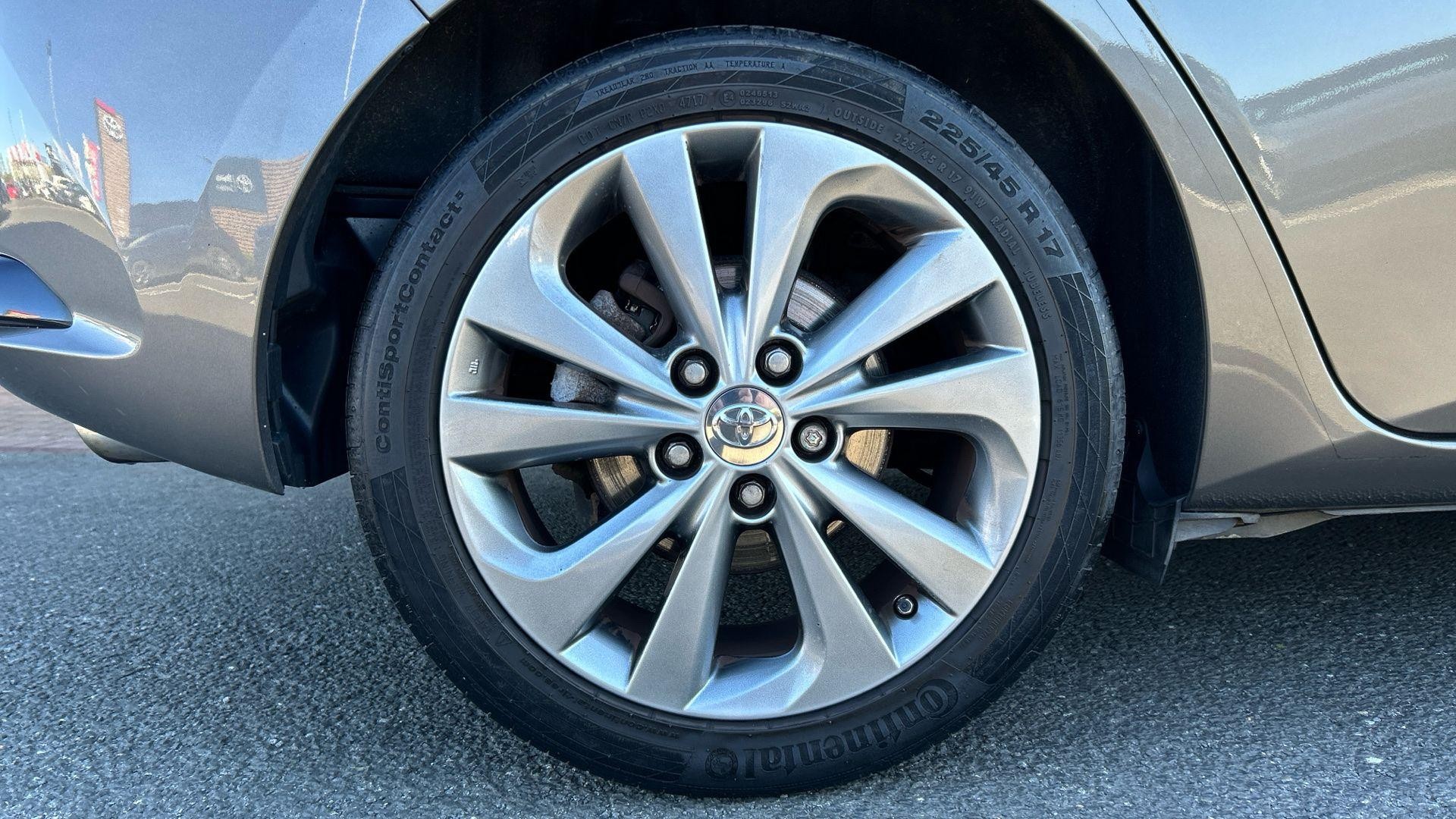 Toyota Auris Image 21