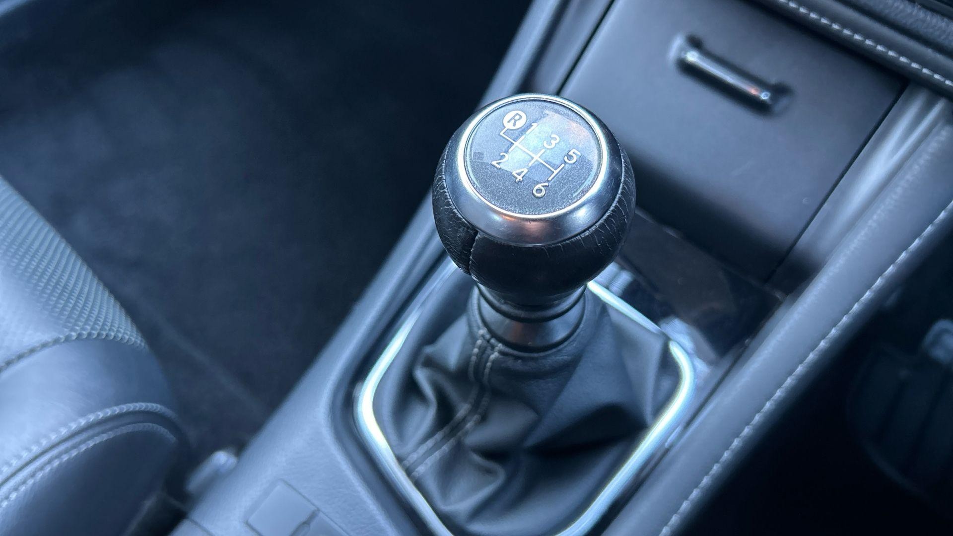Toyota Auris Image 32