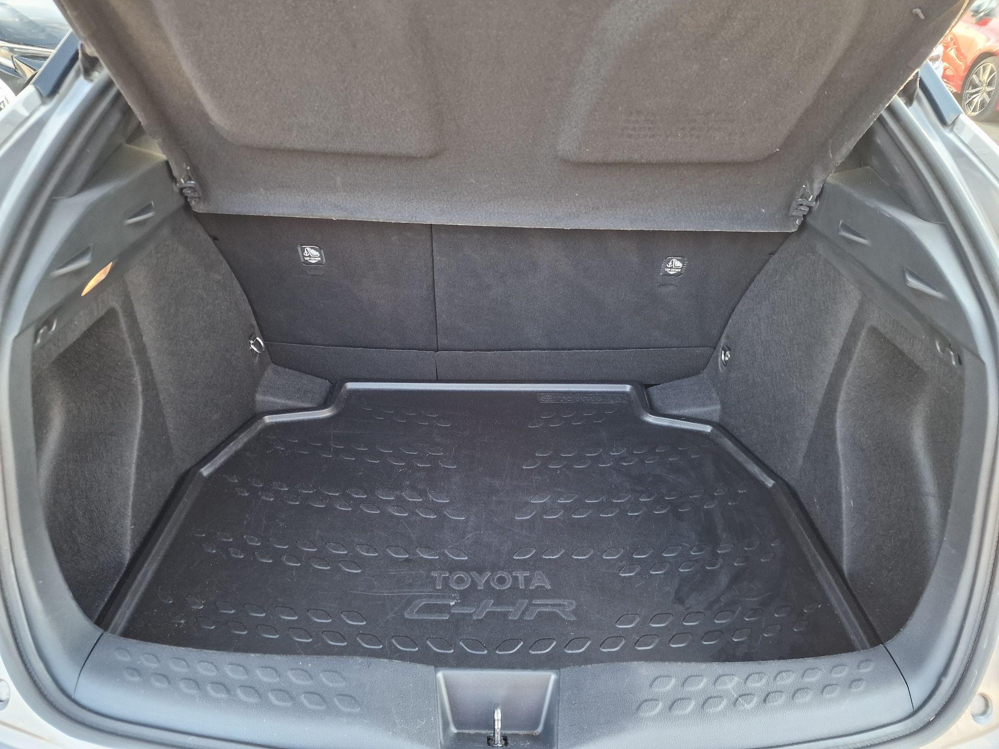 Toyota C-HR Image 16