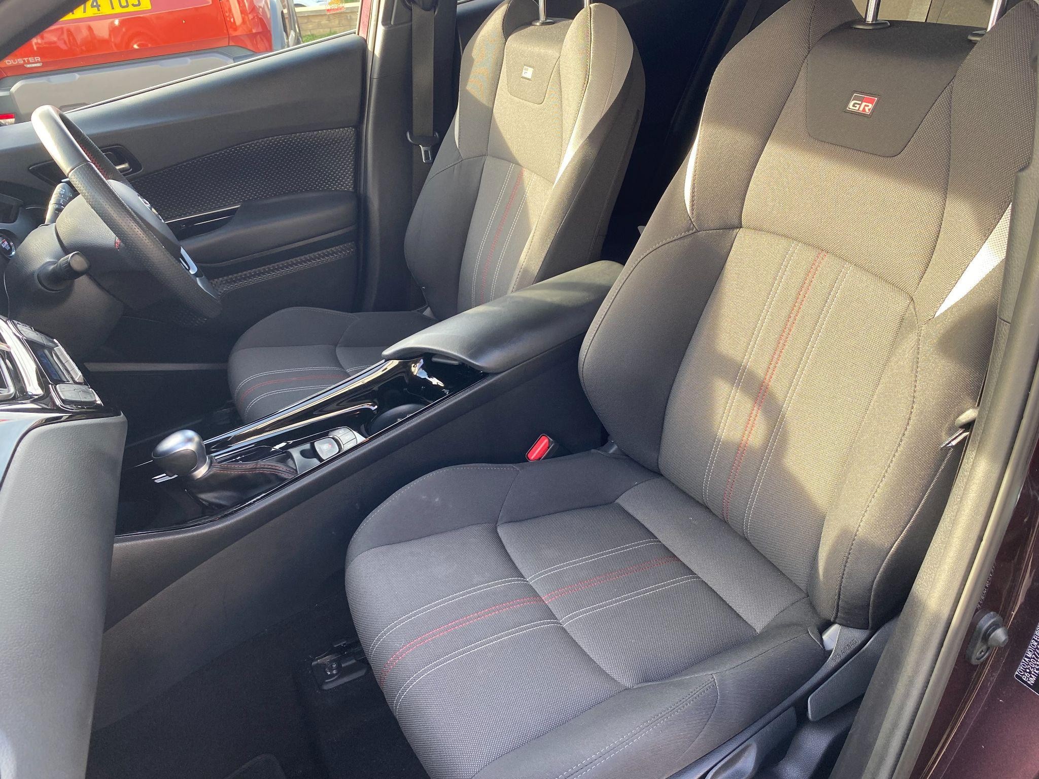 Toyota C-HR Image 12