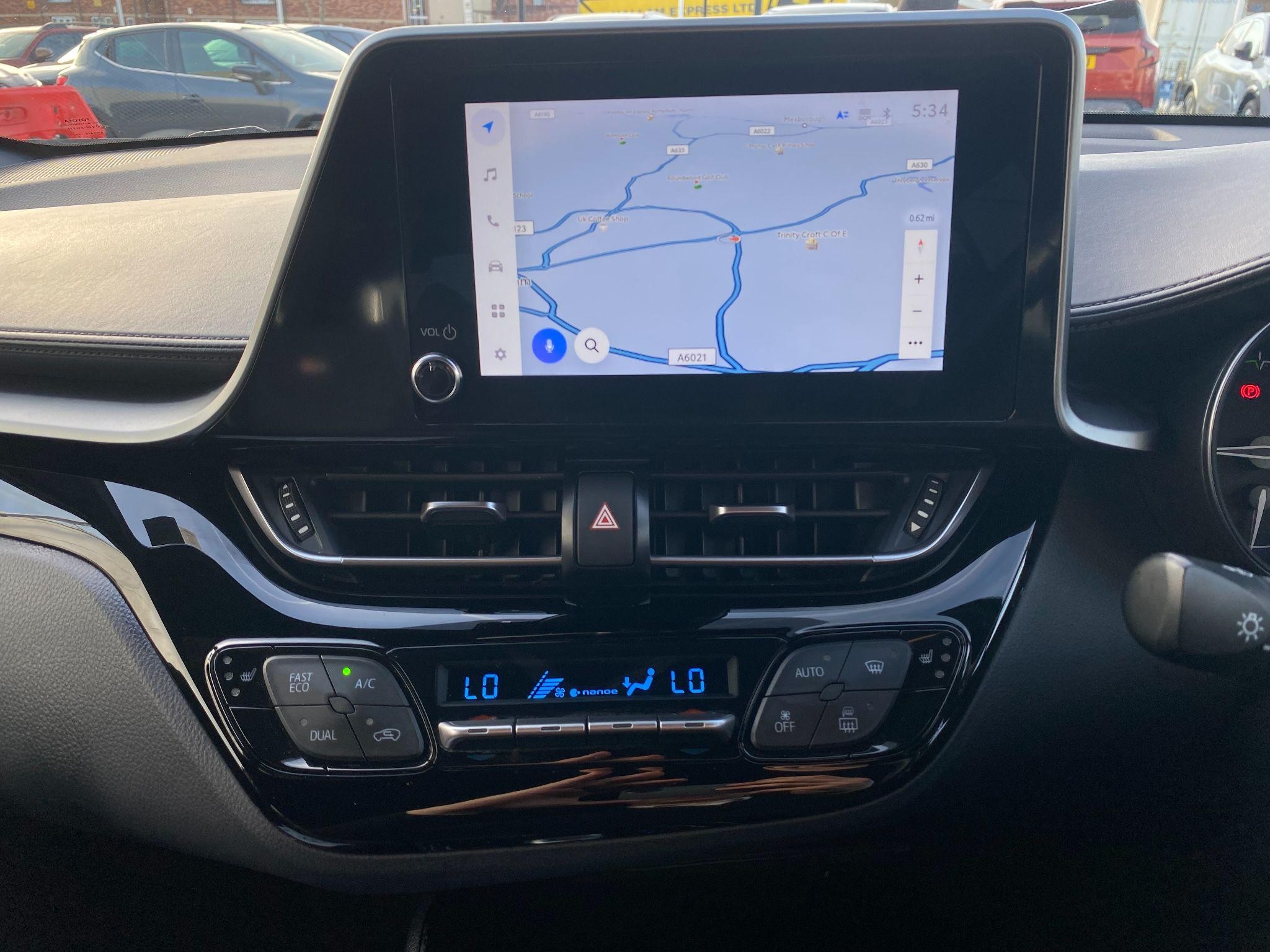 Toyota C-HR Image 16