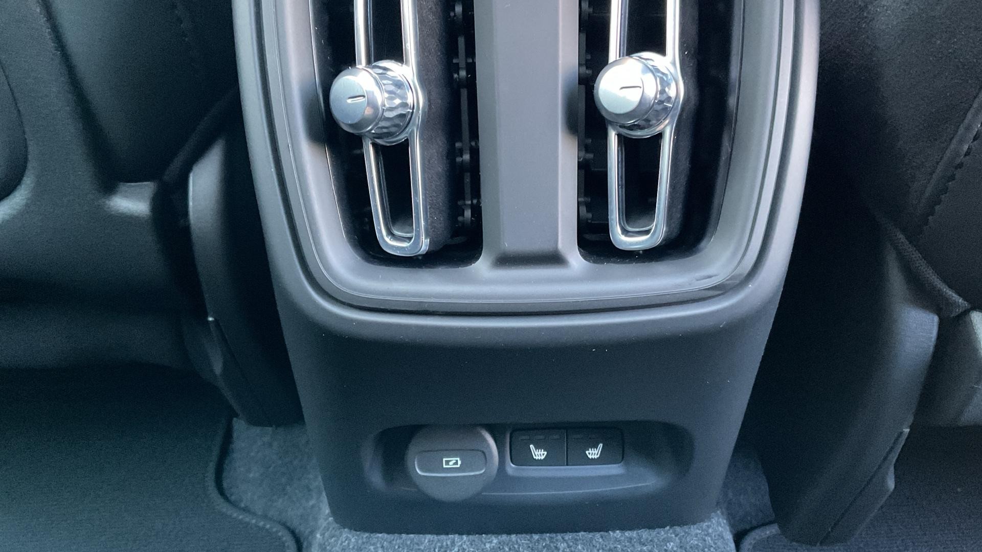 Volvo EC40 Image 10
