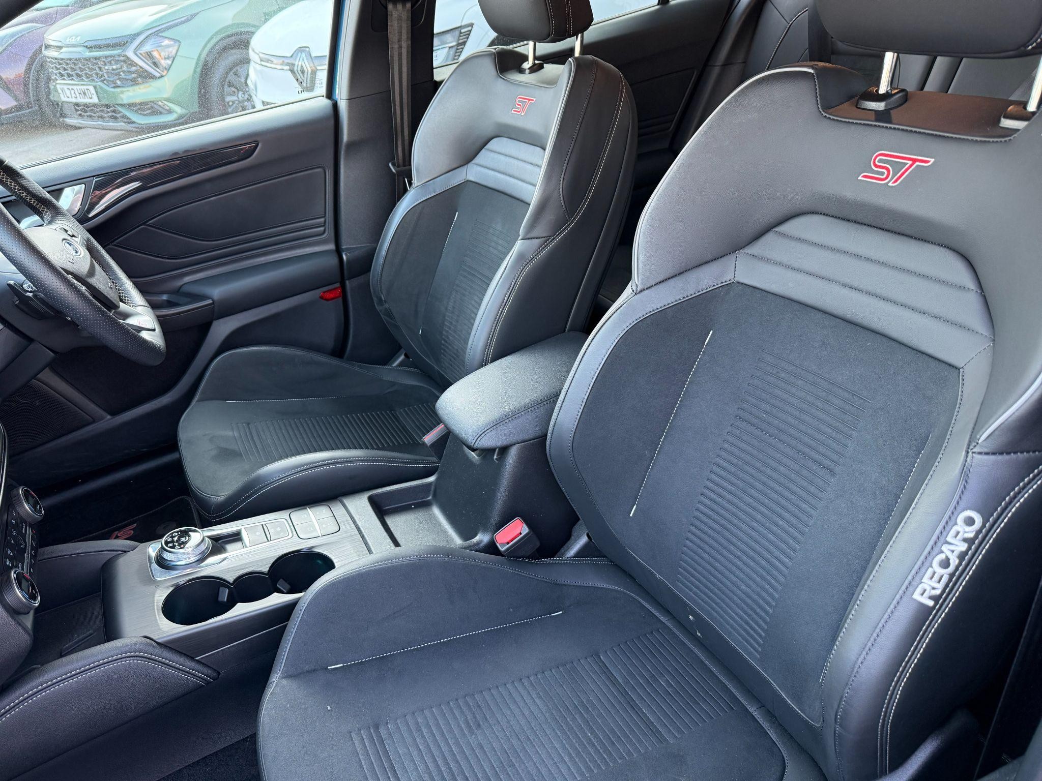 Ford Focus Image 11