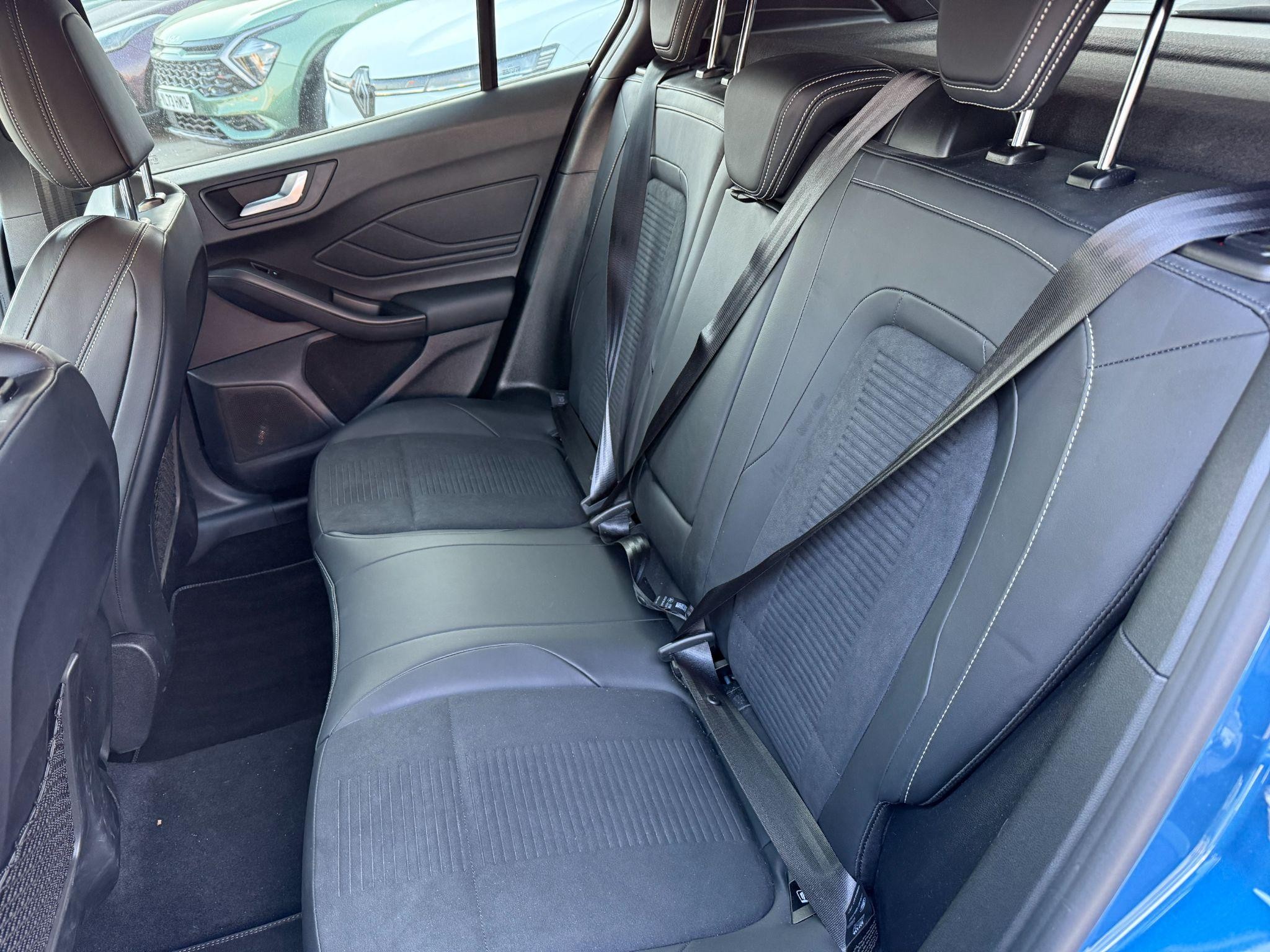 Ford Focus Image 12