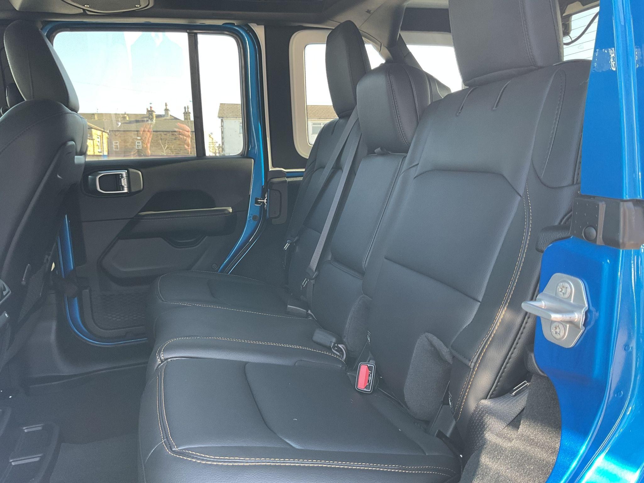 Jeep Wrangler Image 13