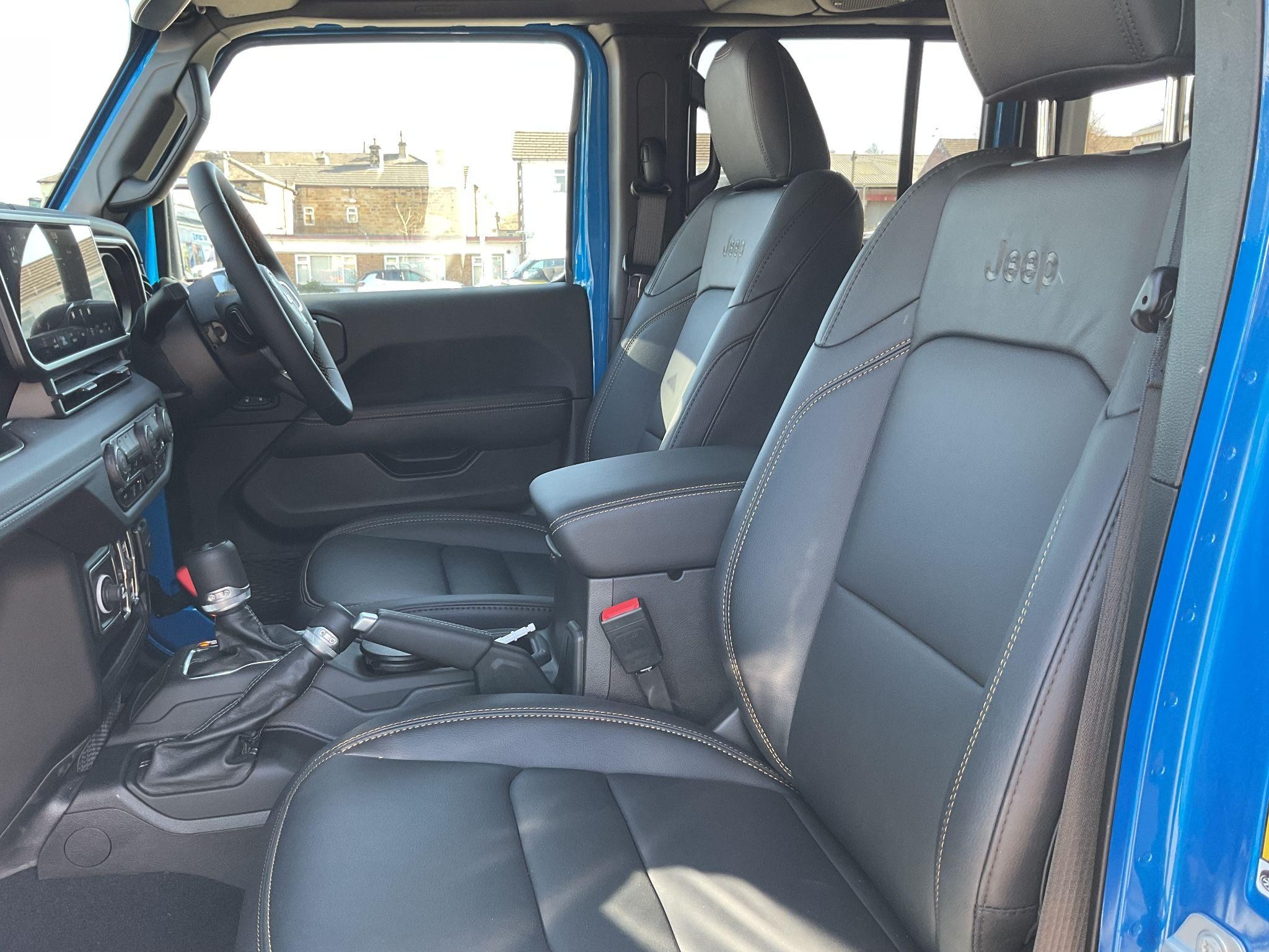 Jeep Wrangler Image 16