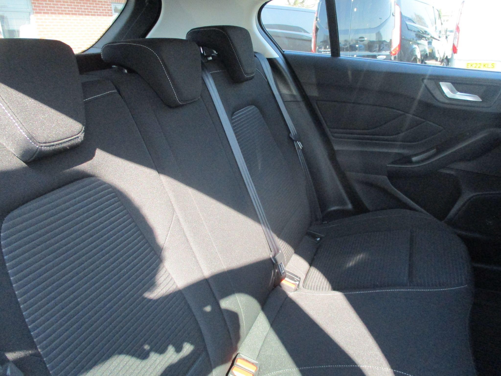 Ford Focus Image 17