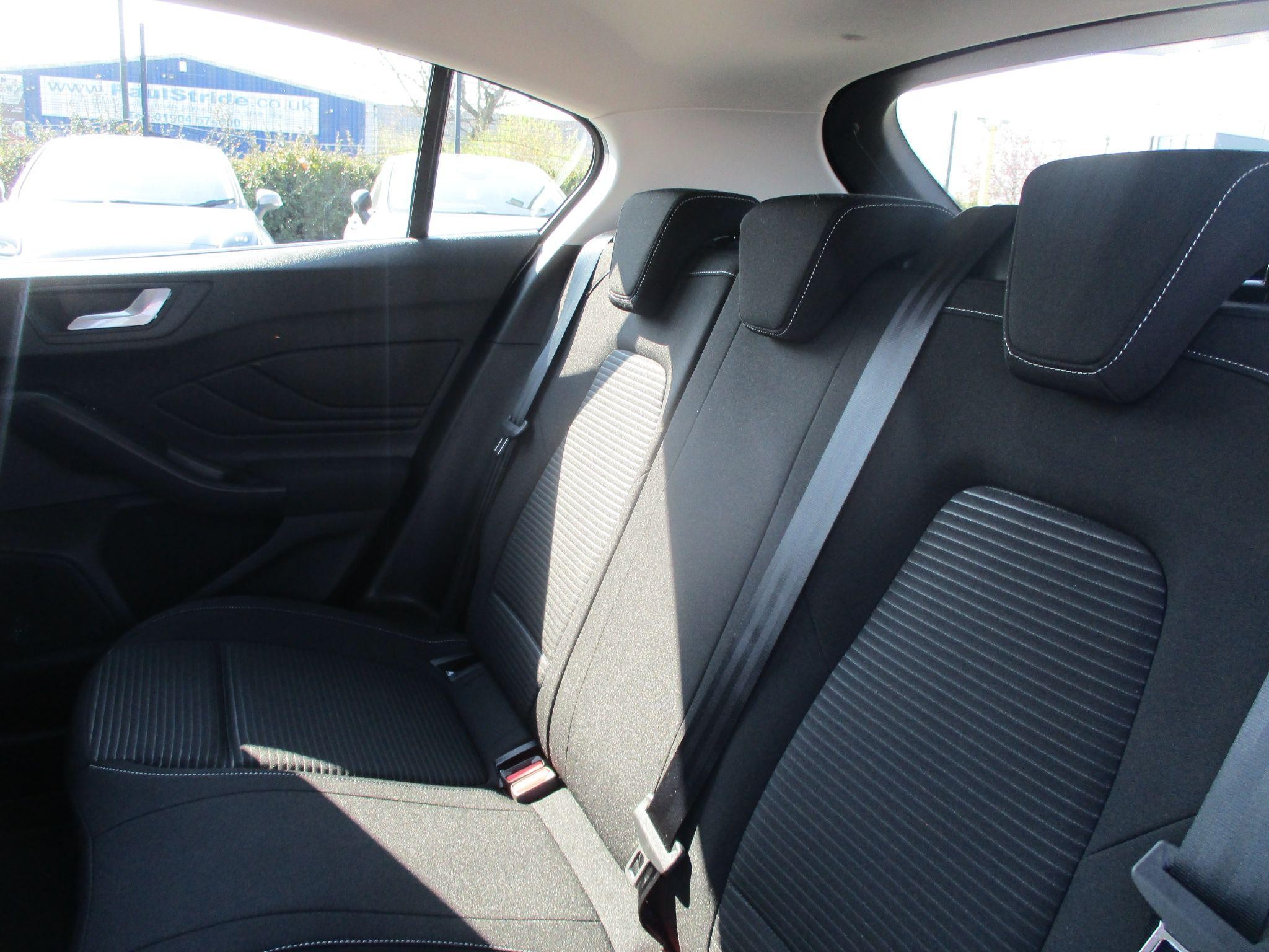 Ford Focus Image 19