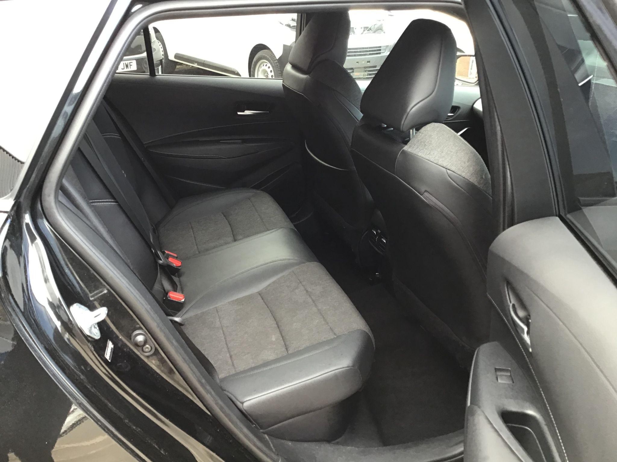 Toyota Corolla Image 13