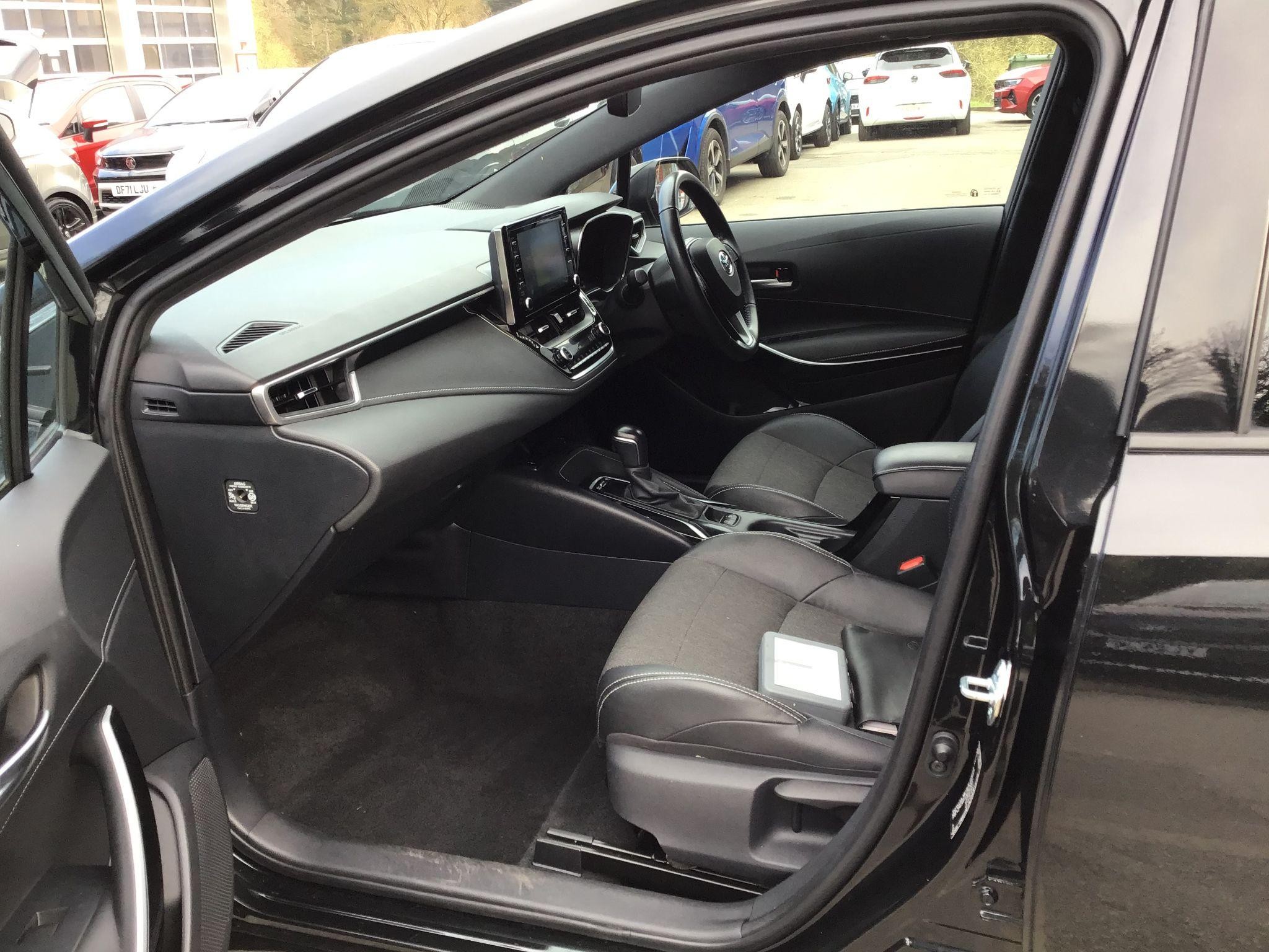 Toyota Corolla Image 16
