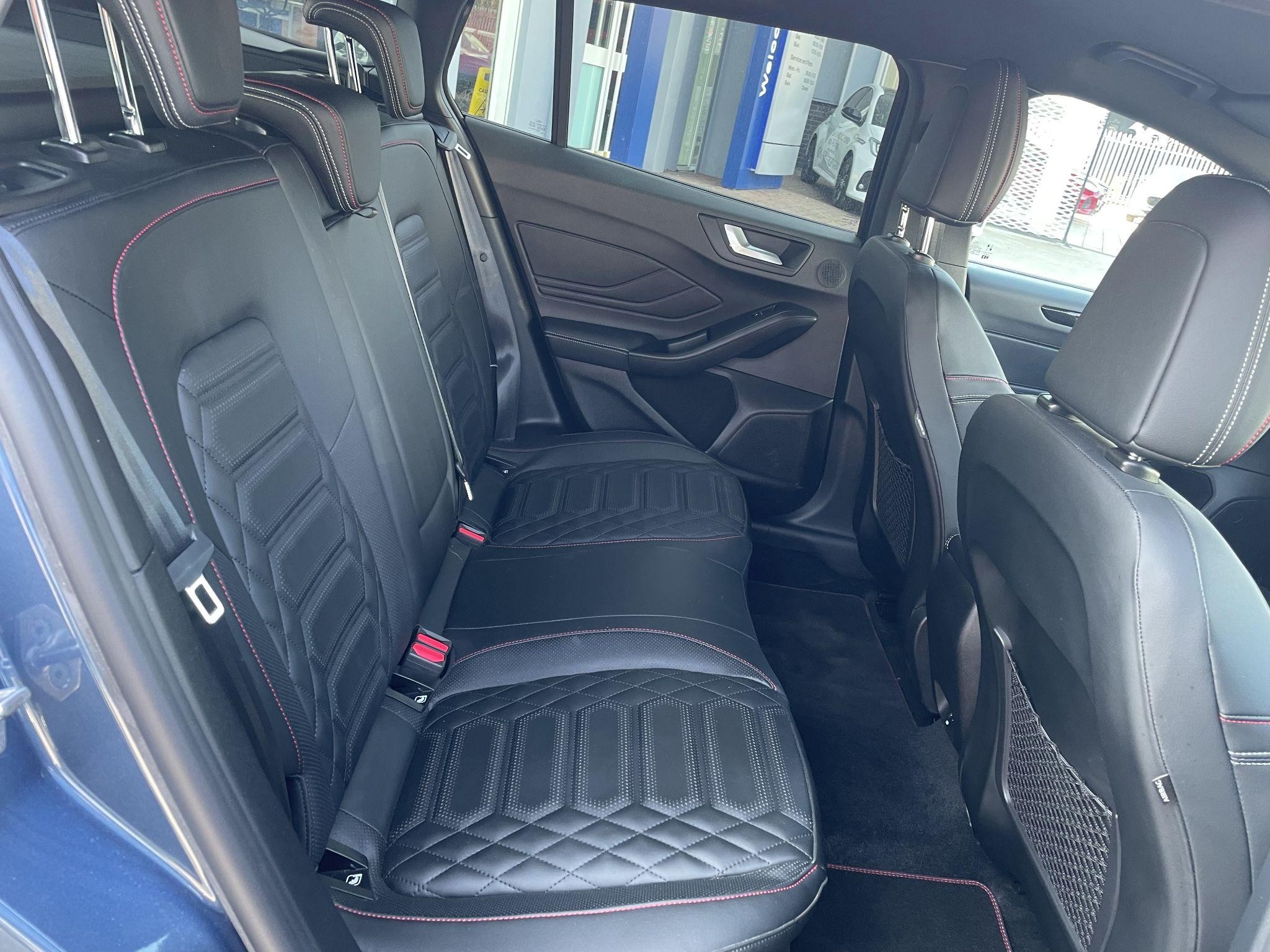 Ford Focus Image 12