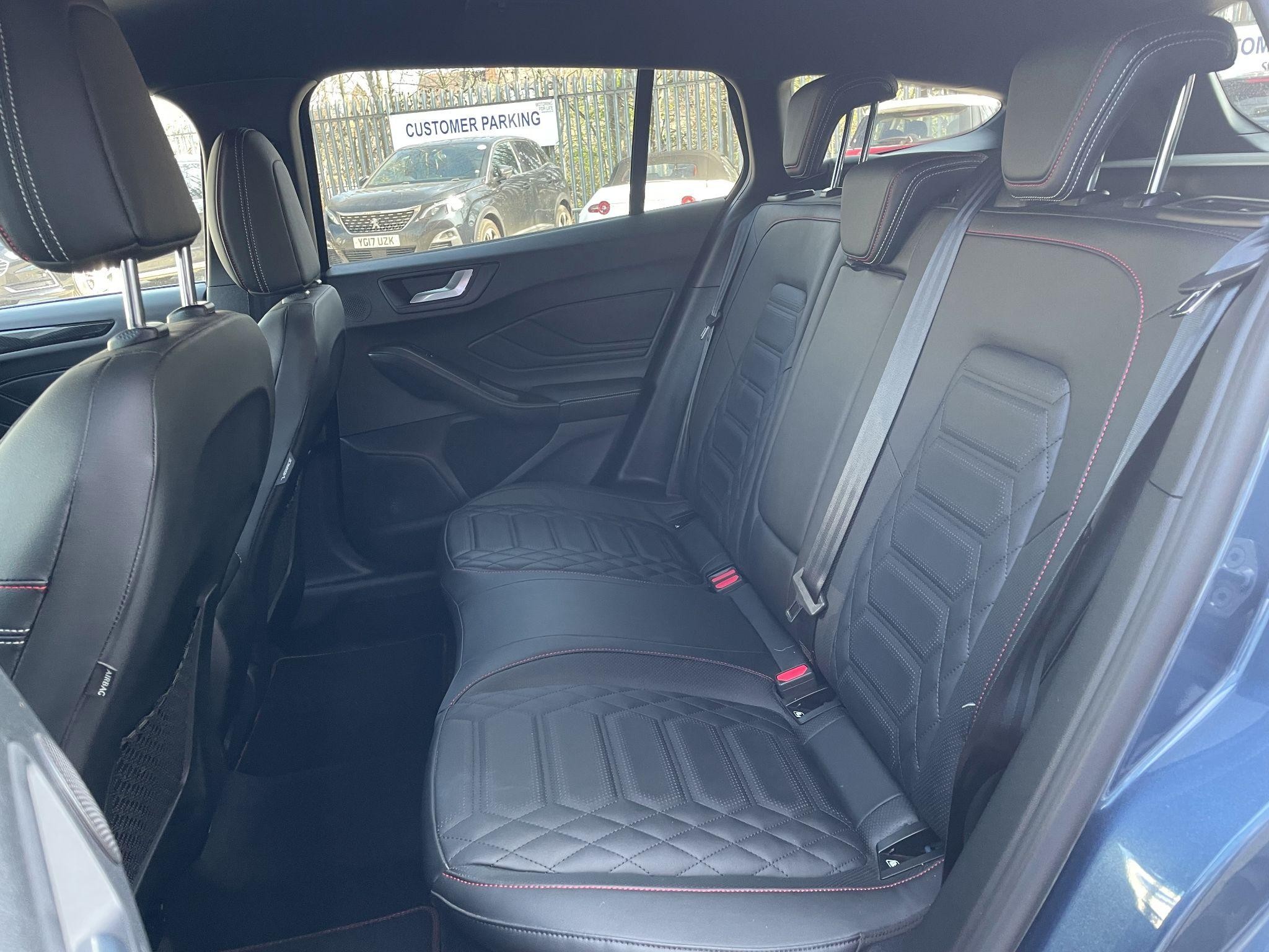 Ford Focus Image 15