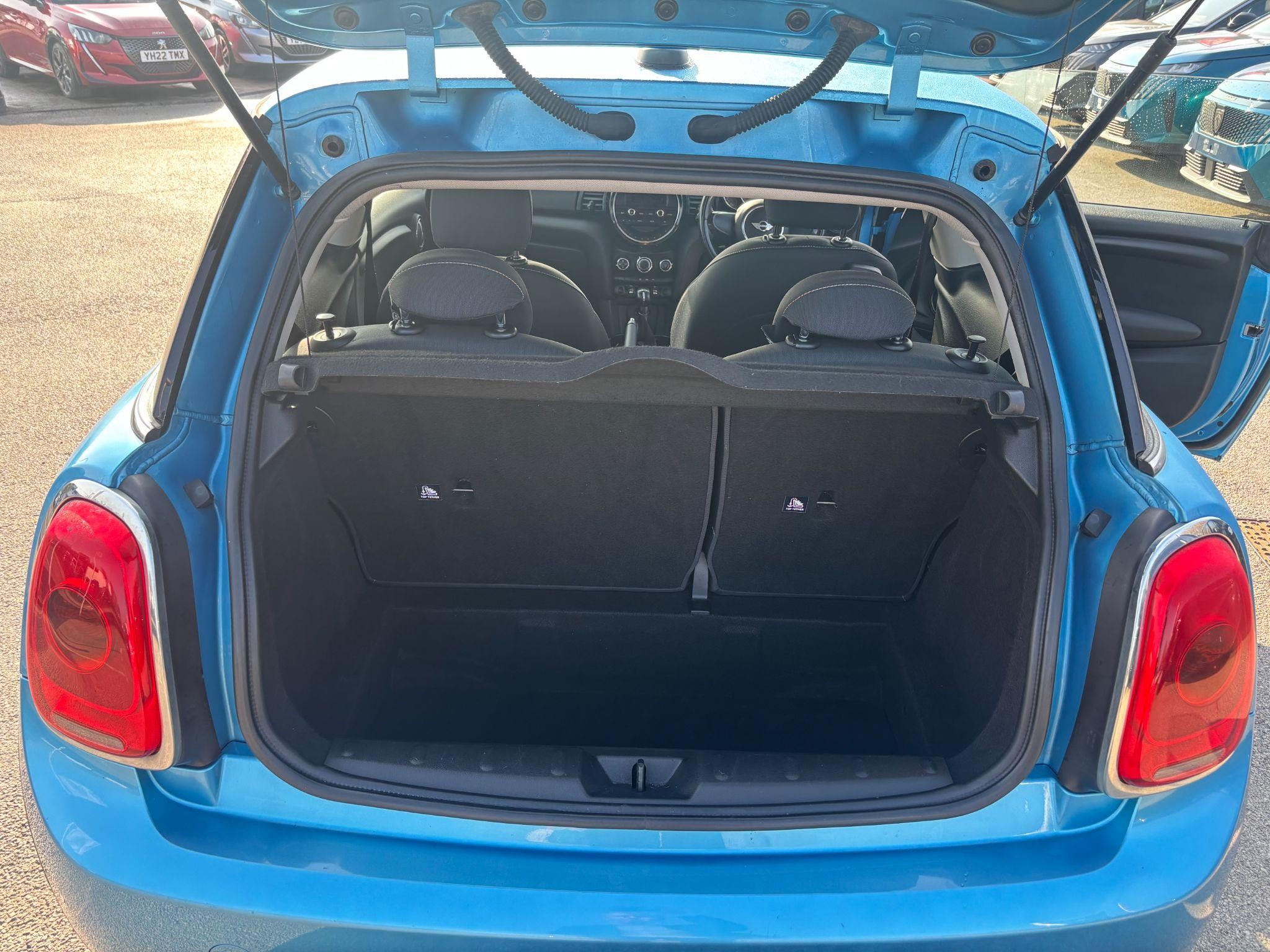 MINI Hatch Image 18