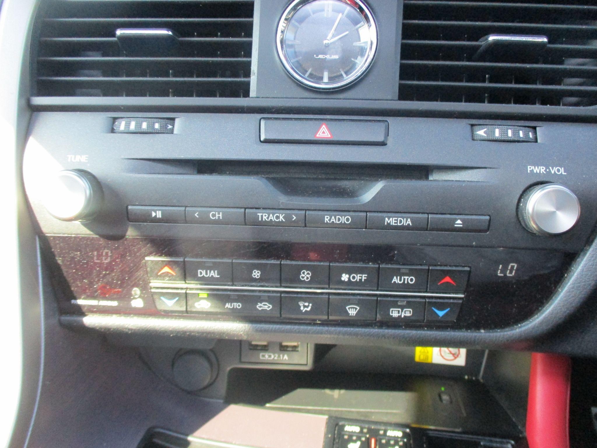 Lexus RX Image 25