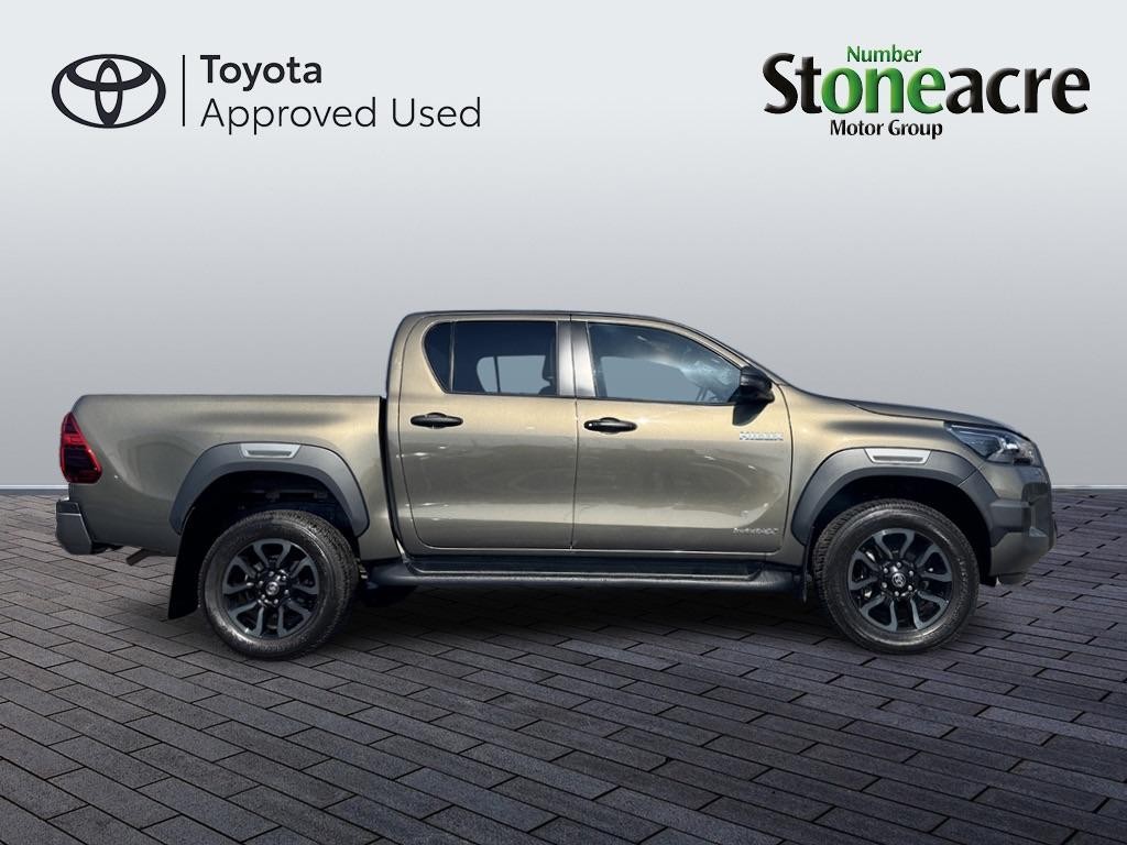 Toyota Hilux Image 4
