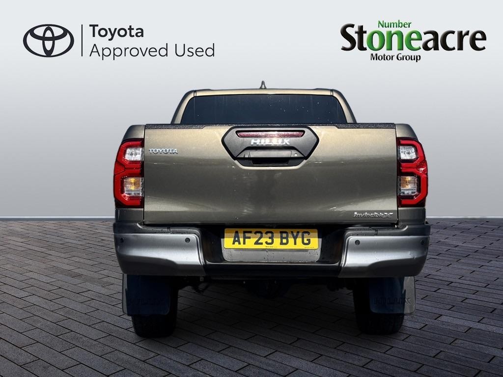 Toyota Hilux Image 6