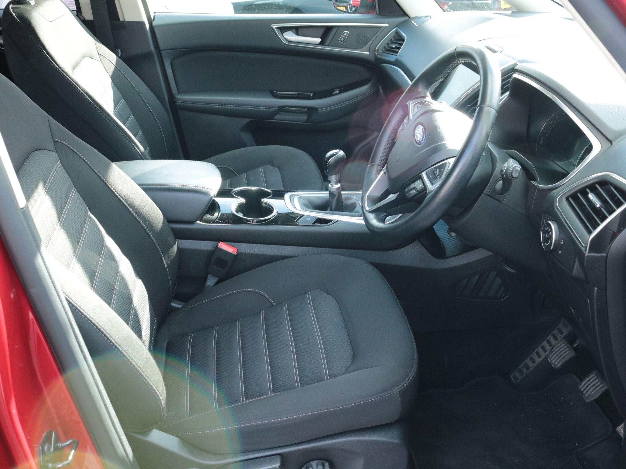 Ford Galaxy Image 11