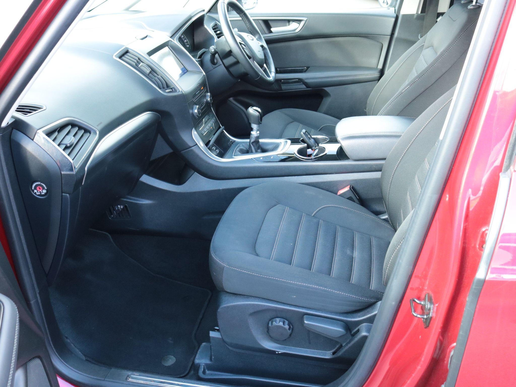 Ford Galaxy Image 13