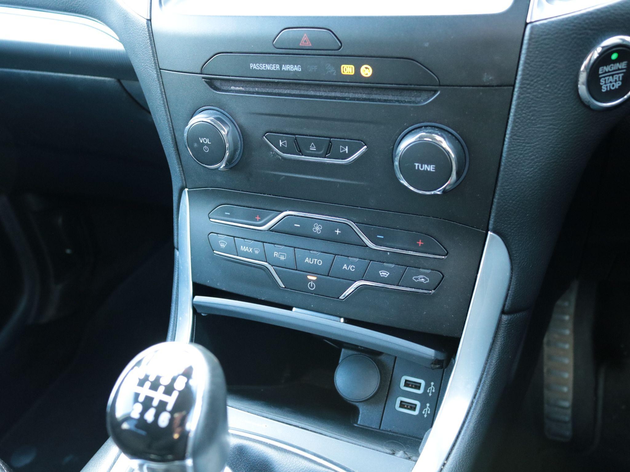 Ford Galaxy Image 19