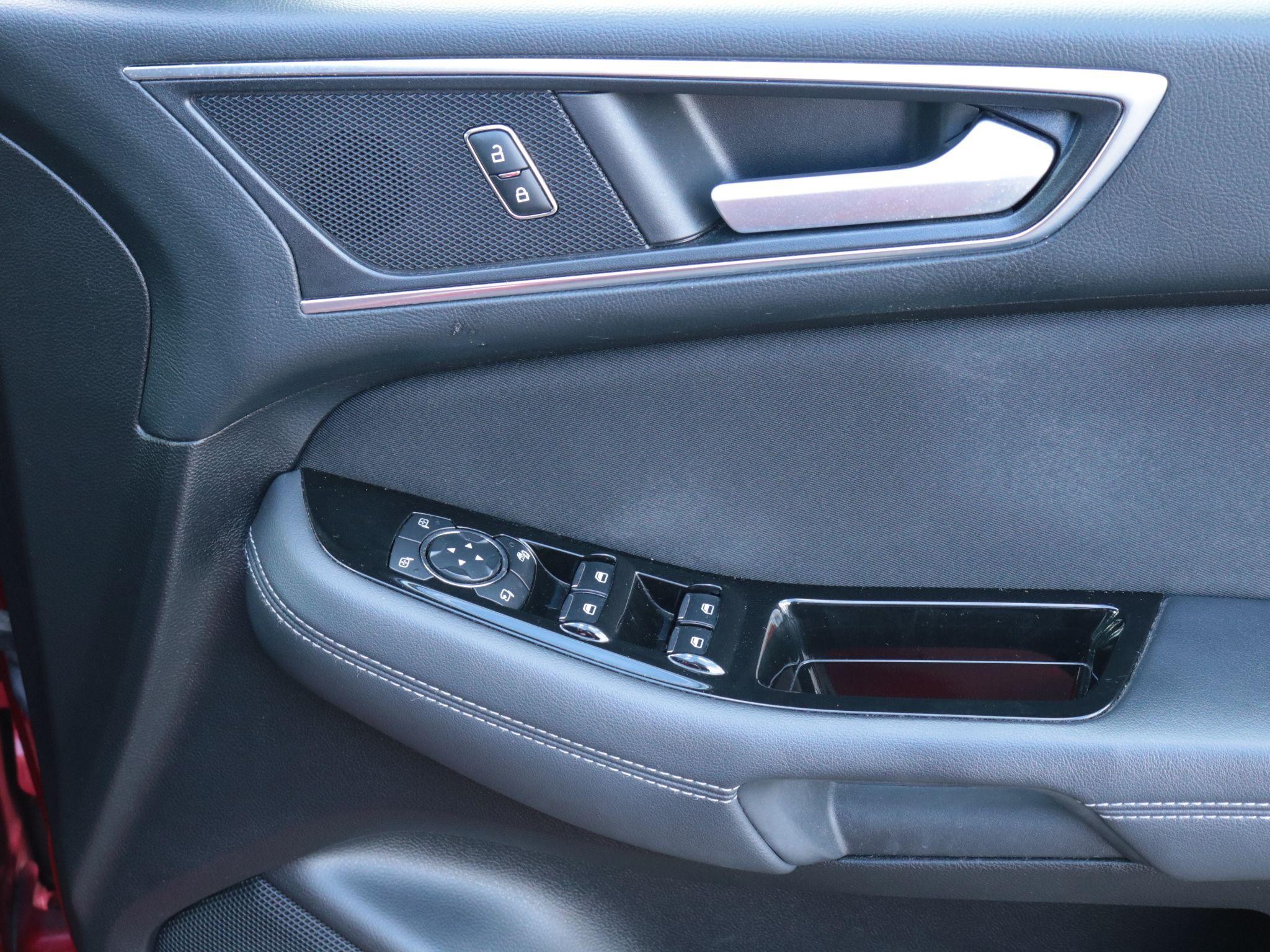 Ford Galaxy Image 24