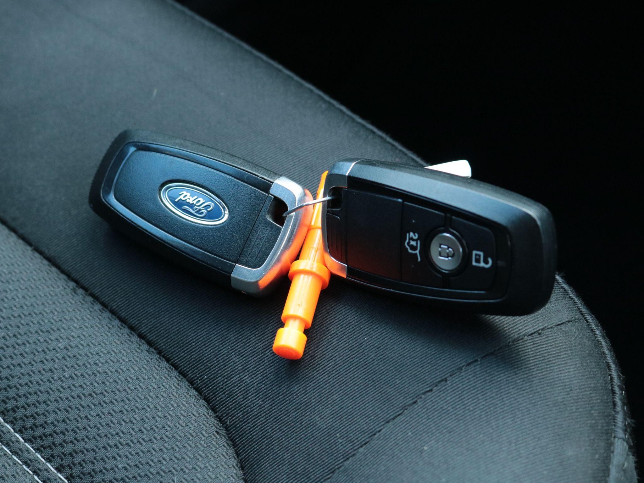 Ford Galaxy Image 25