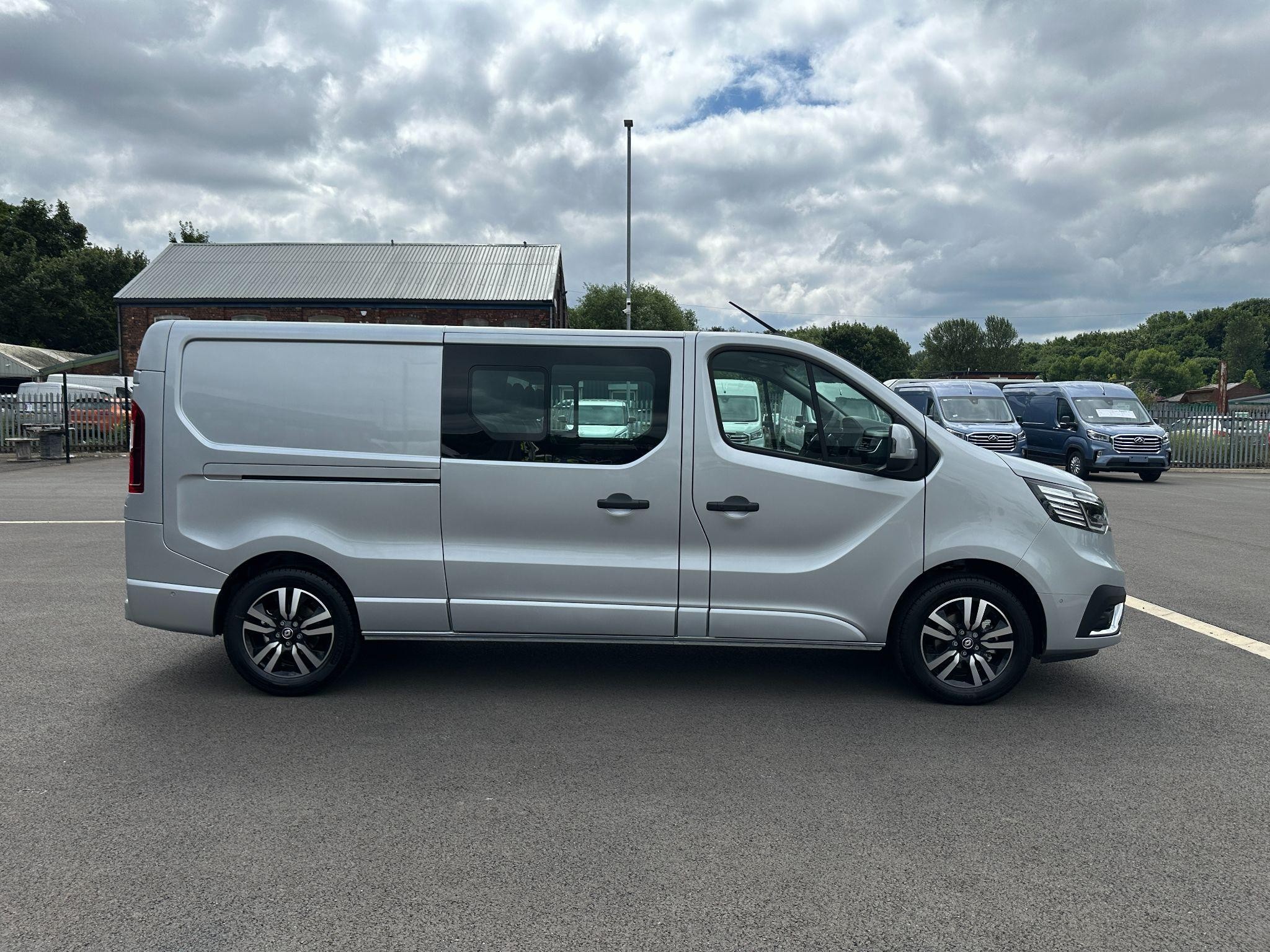 Renault Trafic Image 2