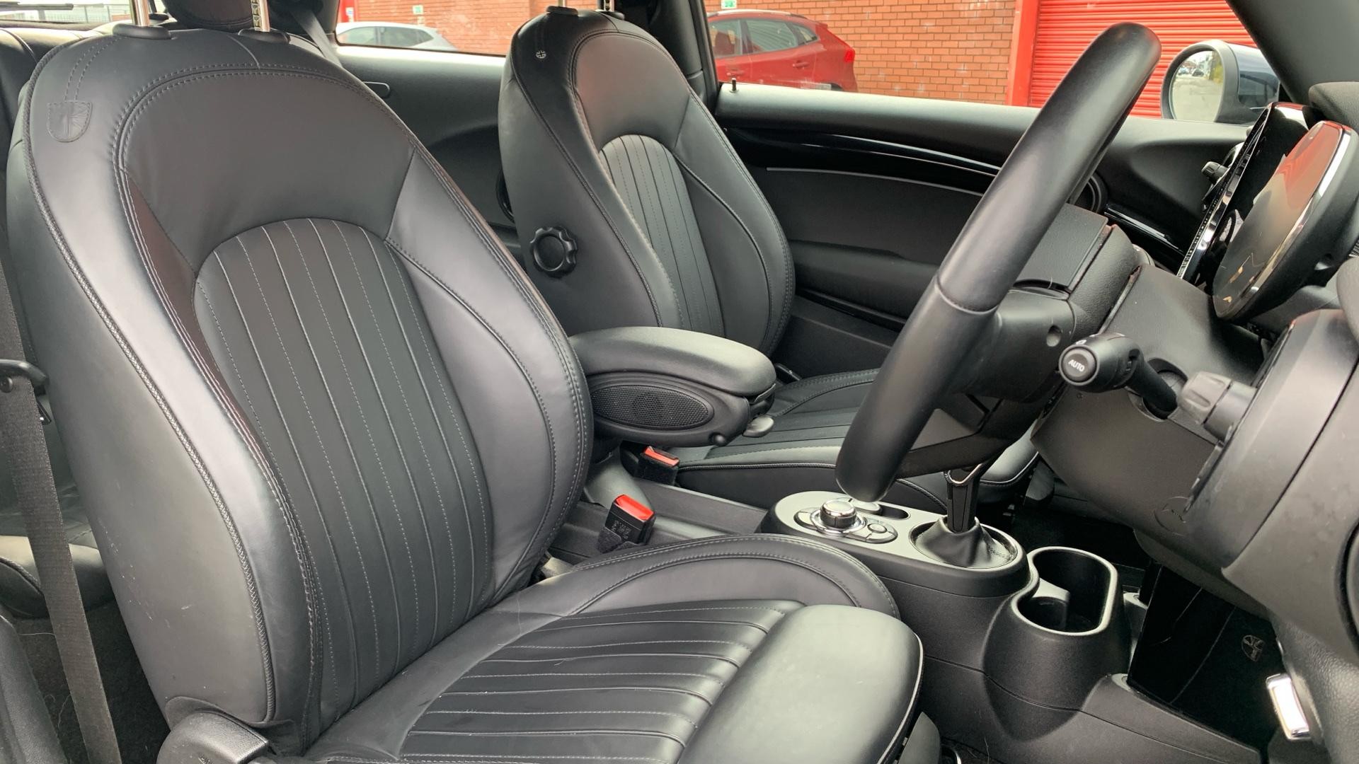 MINI Hatch Image 9