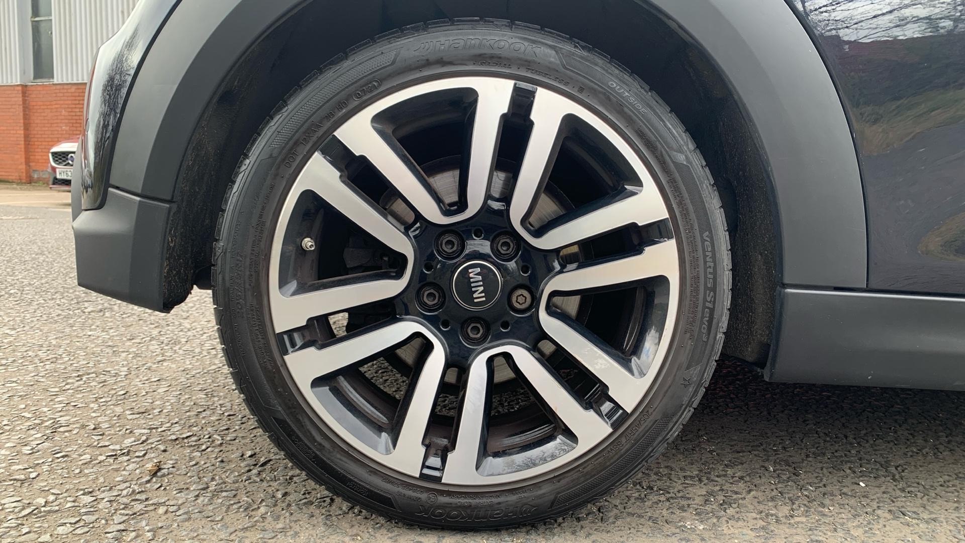 MINI Hatch Image 16