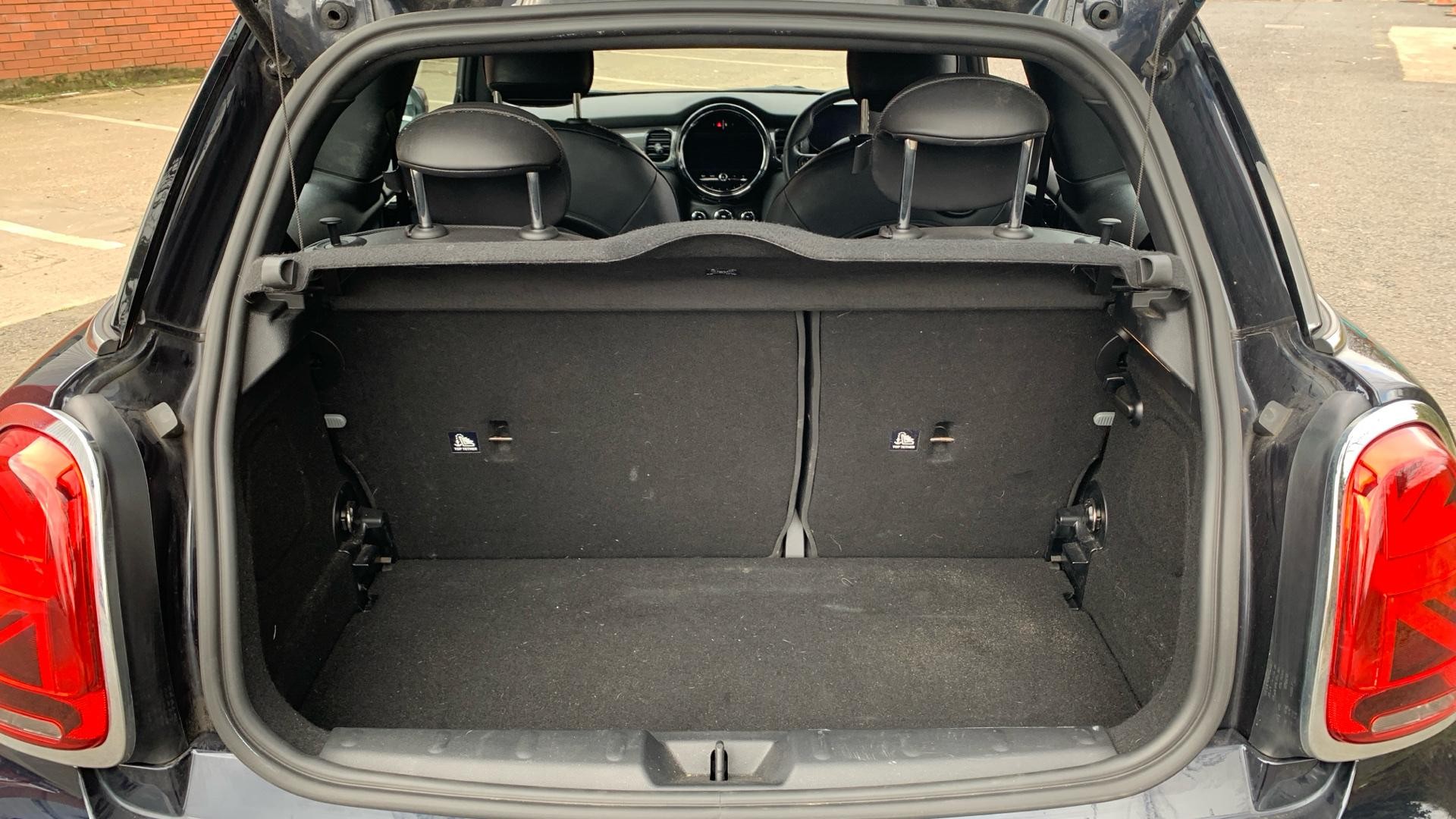 MINI Hatch Image 17