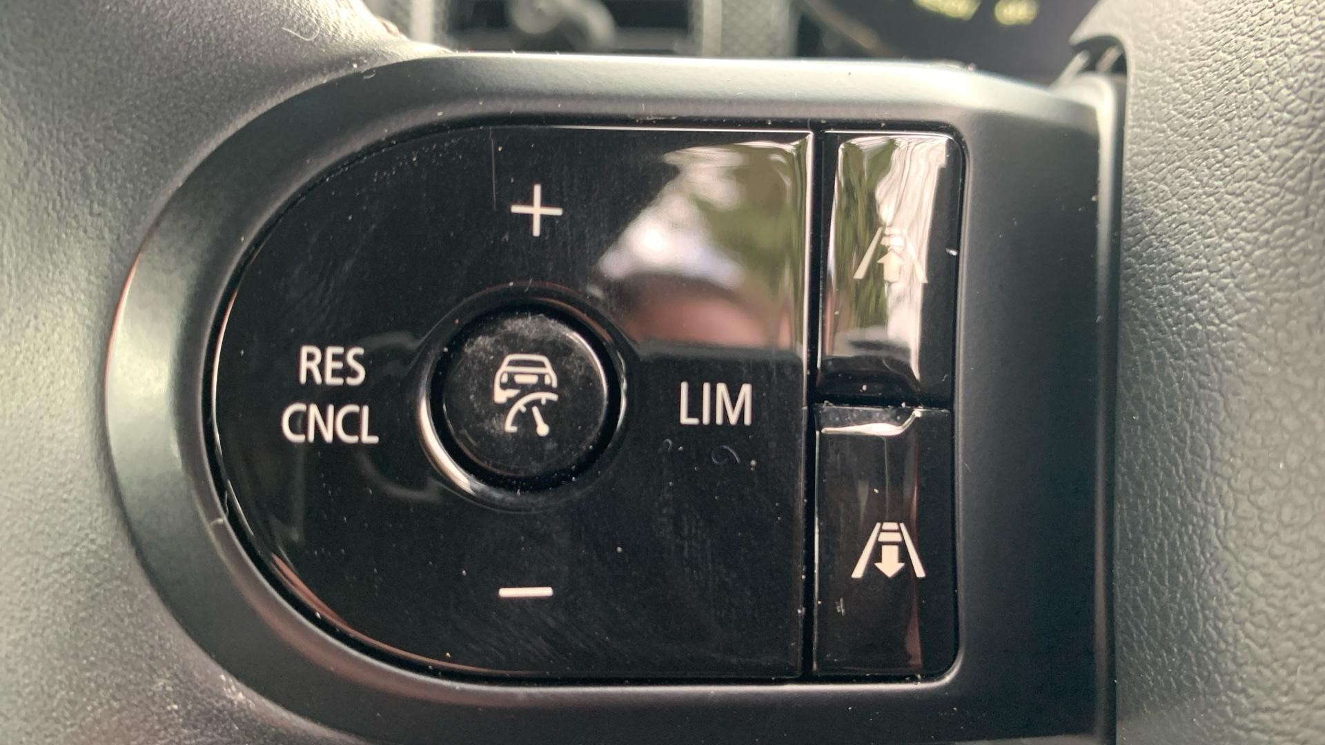 MINI Hatch Image 18